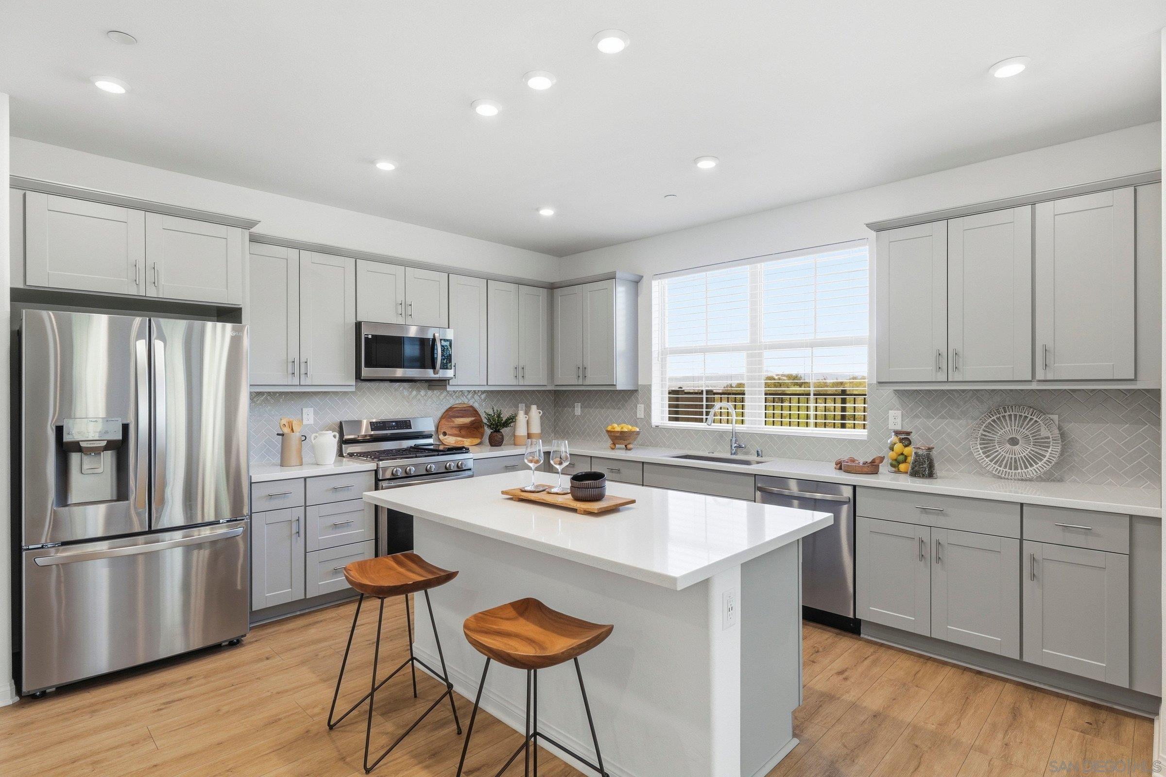 Detail Gallery Image 22 of 53 For 1794  Valley Oak Way, Oceanside,  CA 92056 - 4 Beds | 2/1 Baths