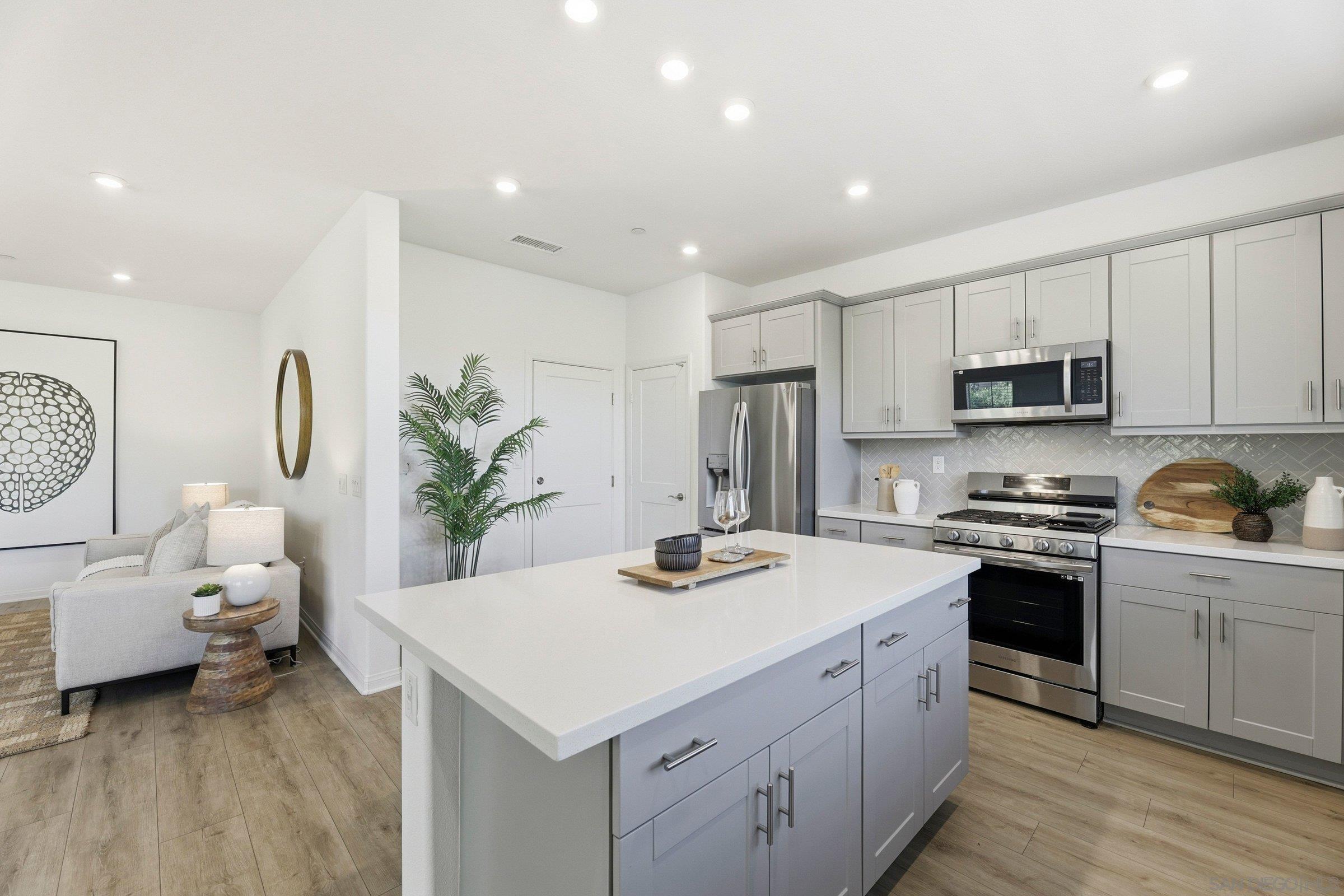 Detail Gallery Image 26 of 53 For 1794  Valley Oak Way, Oceanside,  CA 92056 - 4 Beds | 2/1 Baths