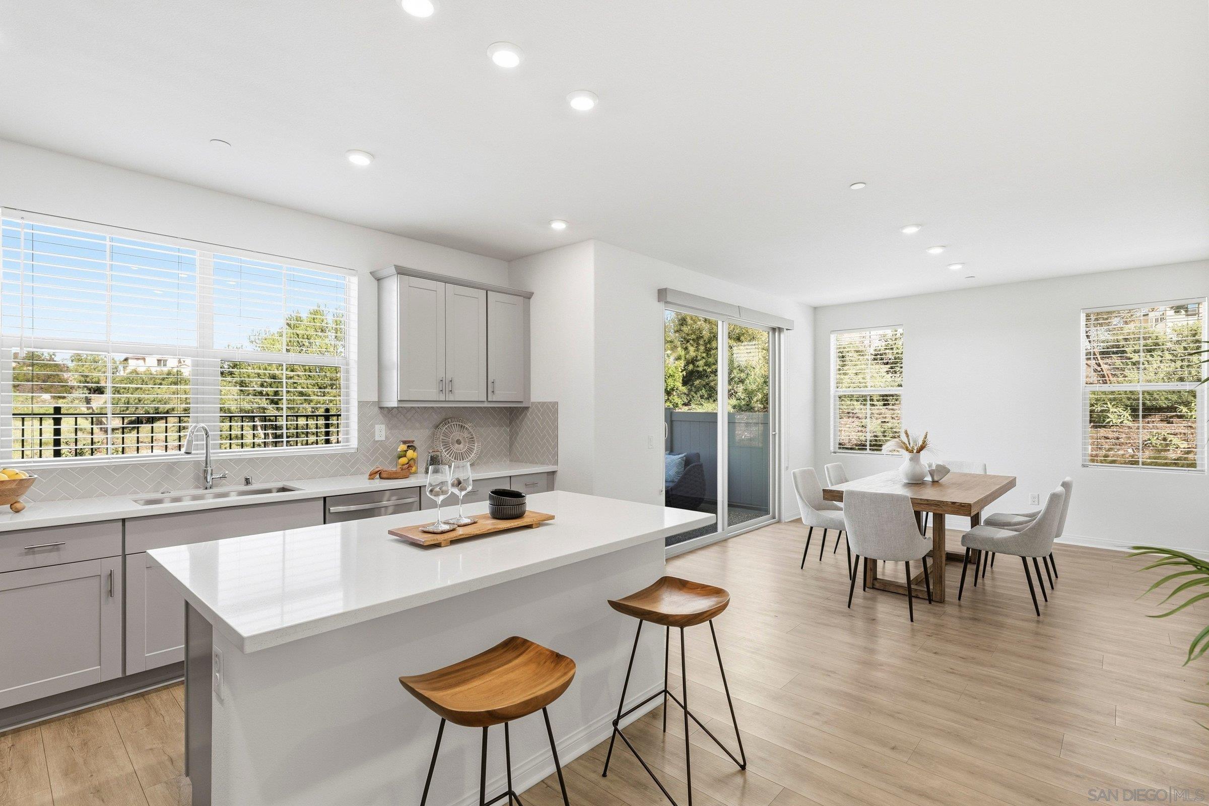 Detail Gallery Image 28 of 53 For 1794  Valley Oak Way, Oceanside,  CA 92056 - 4 Beds | 2/1 Baths