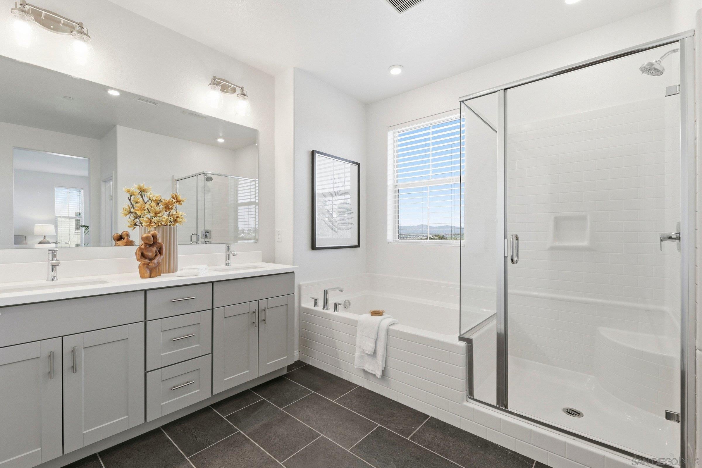 Detail Gallery Image 32 of 53 For 1794  Valley Oak Way, Oceanside,  CA 92056 - 4 Beds | 2/1 Baths