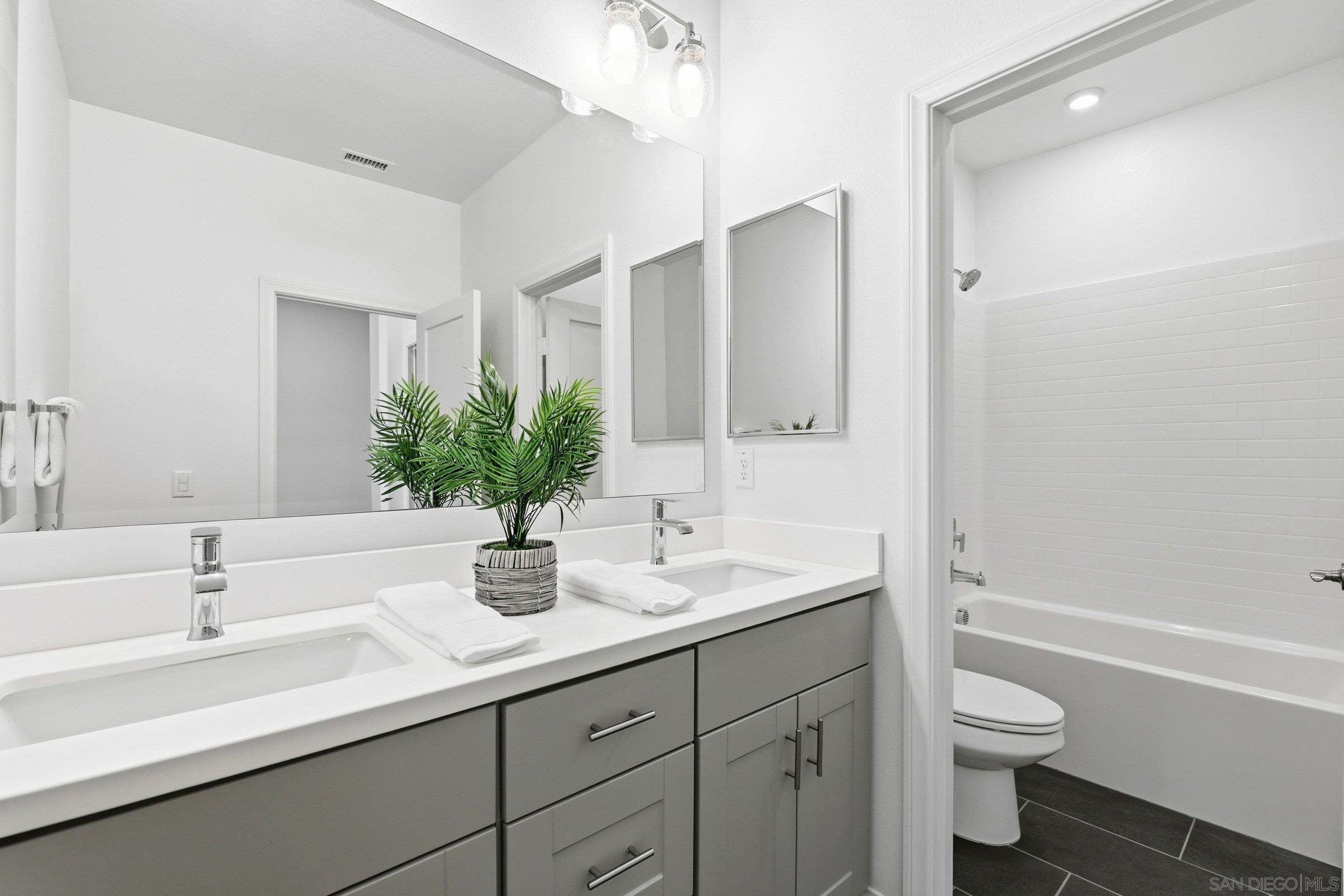 Detail Gallery Image 37 of 53 For 1794  Valley Oak Way, Oceanside,  CA 92056 - 4 Beds | 2/1 Baths