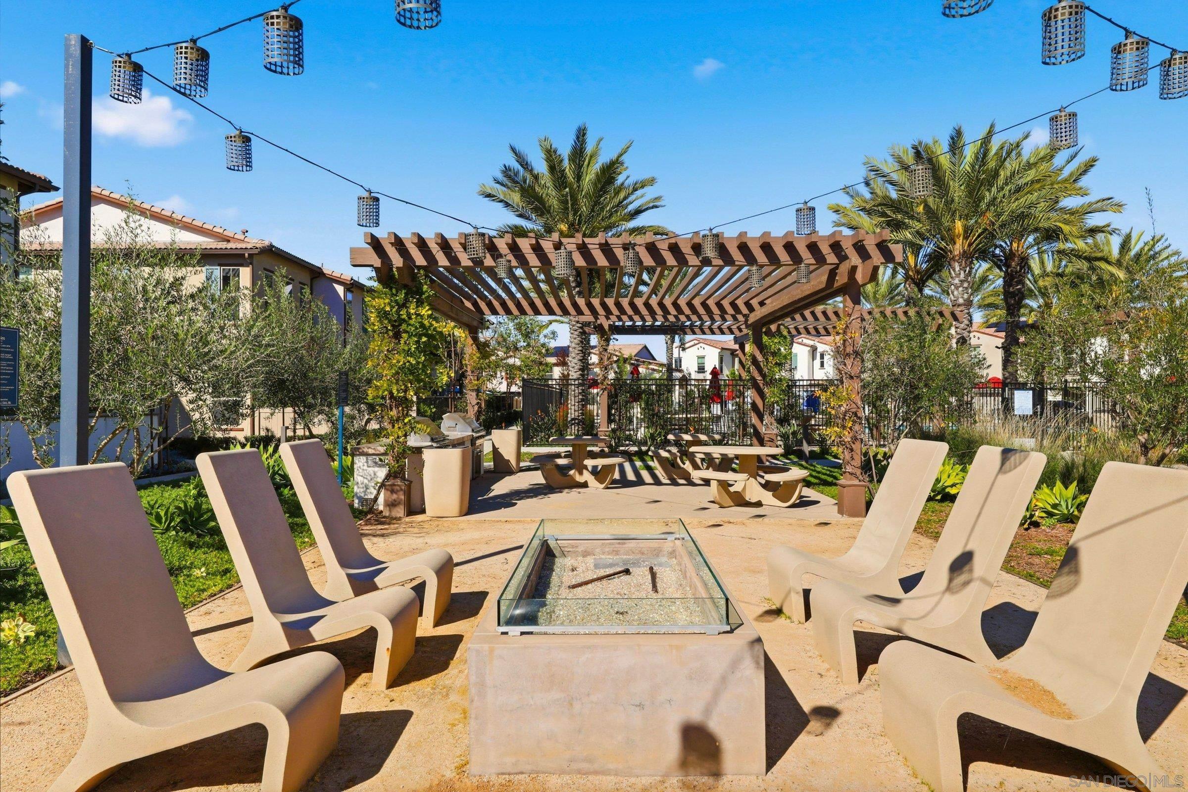 Detail Gallery Image 52 of 53 For 1794  Valley Oak Way, Oceanside,  CA 92056 - 4 Beds | 2/1 Baths