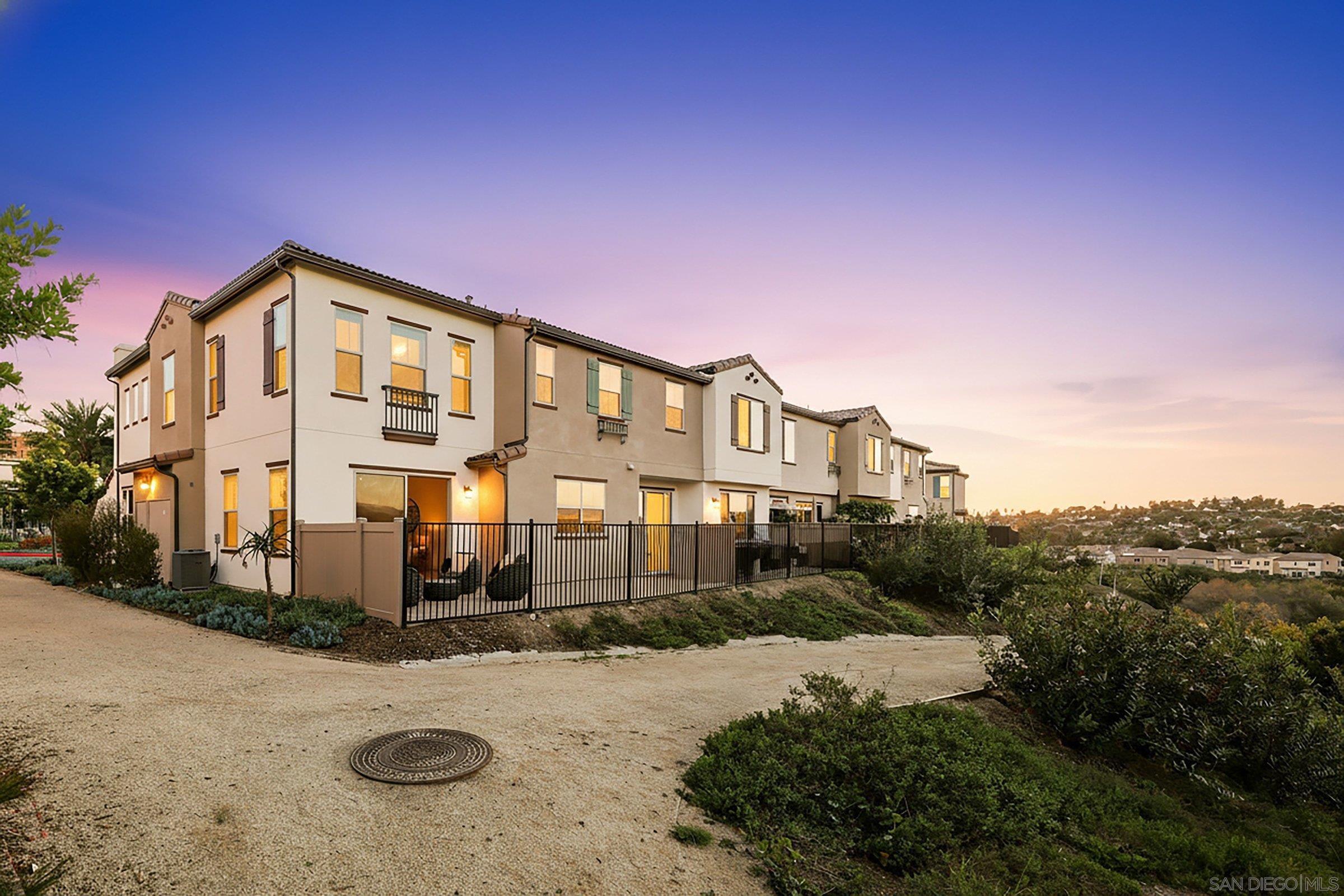 Detail Gallery Image 7 of 53 For 1794  Valley Oak Way, Oceanside,  CA 92056 - 4 Beds | 2/1 Baths