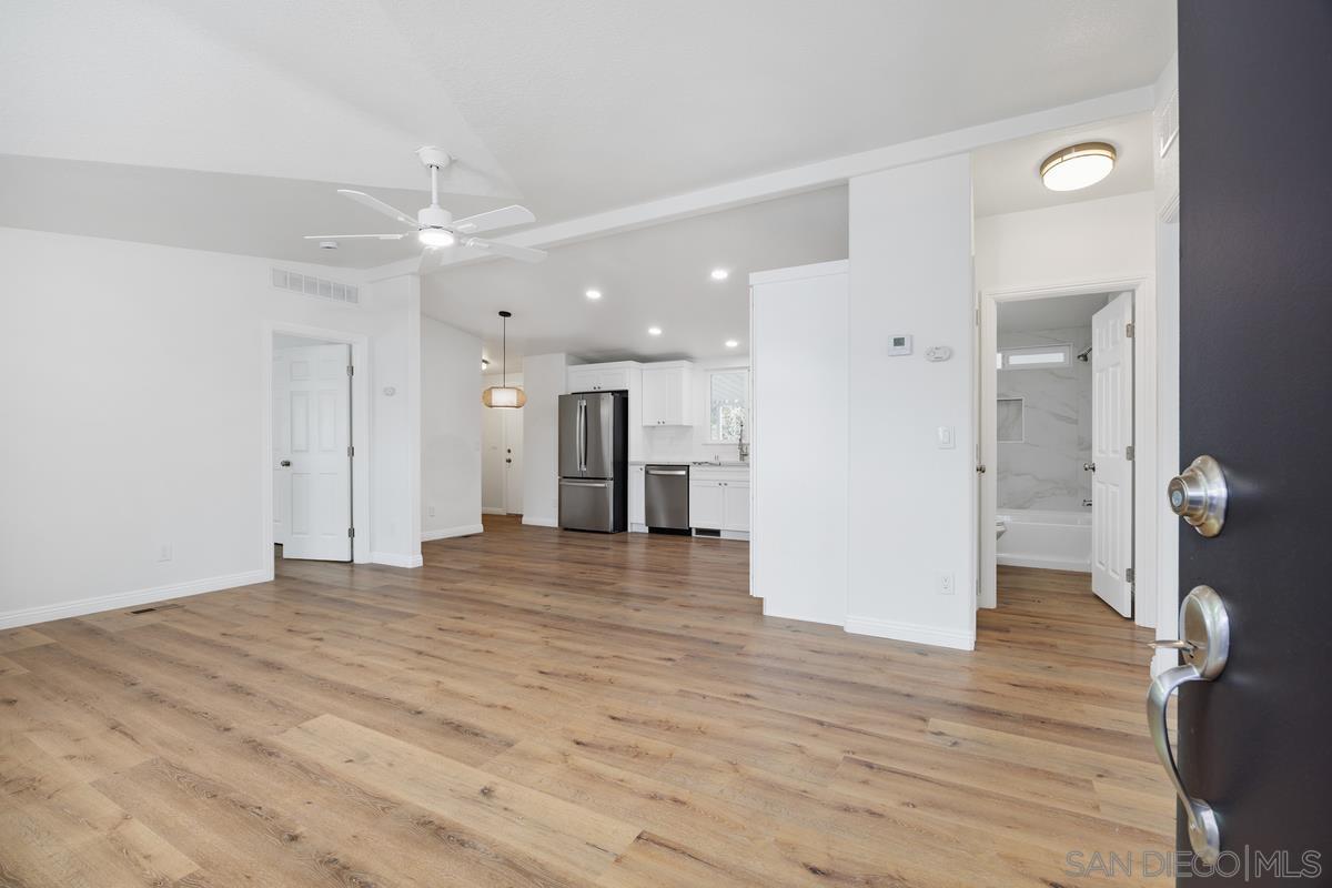 Detail Gallery Image 5 of 26 For 1750  Citracado  #44,  Escondido,  CA 92029 - 3 Beds | 2 Baths