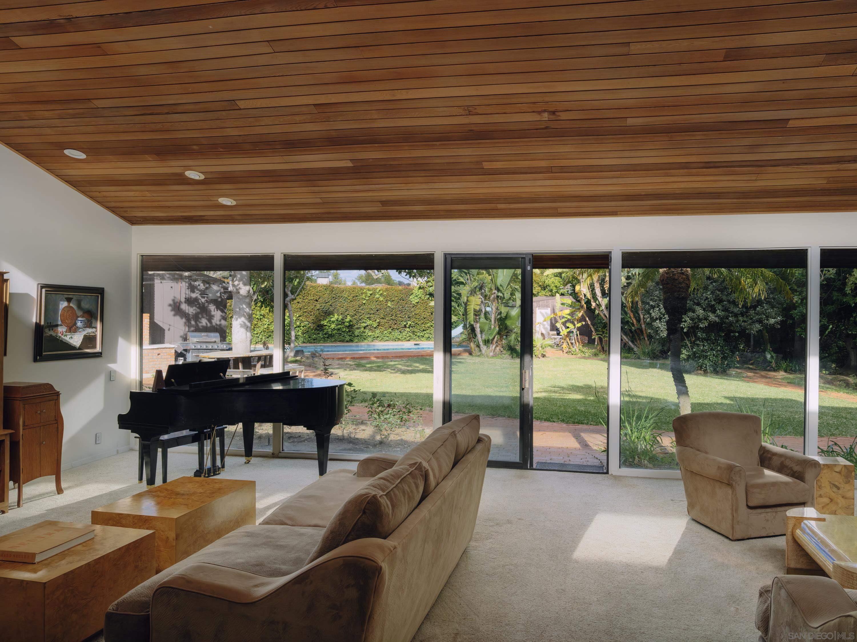 Detail Gallery Image 8 of 35 For 6009  Mimulus, Rancho Santa Fe,  CA 92067 - 8 Beds | 7/2 Baths