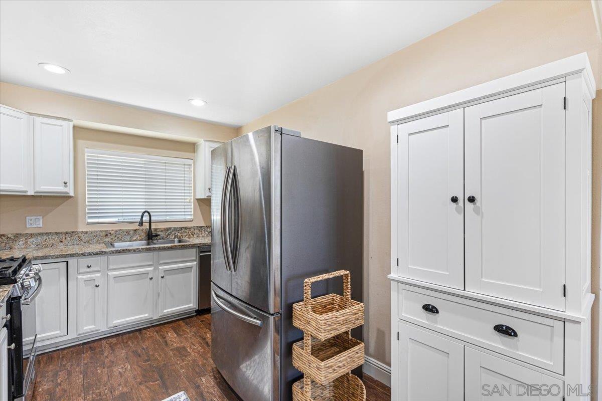 Detail Gallery Image 11 of 27 For 6295  Calle Pavana, San Diego,  CA 92139 - 3 Beds | 2 Baths