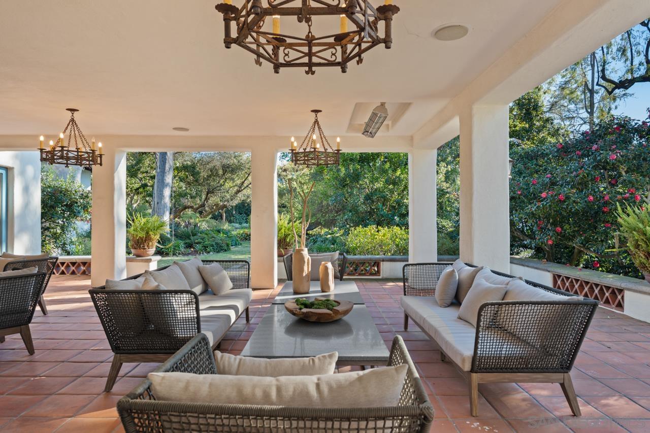 Detail Gallery Image 11 of 75 For 1205  Muirlands Dr, La Jolla,  CA 92037 - 8 Beds | 9/4 Baths