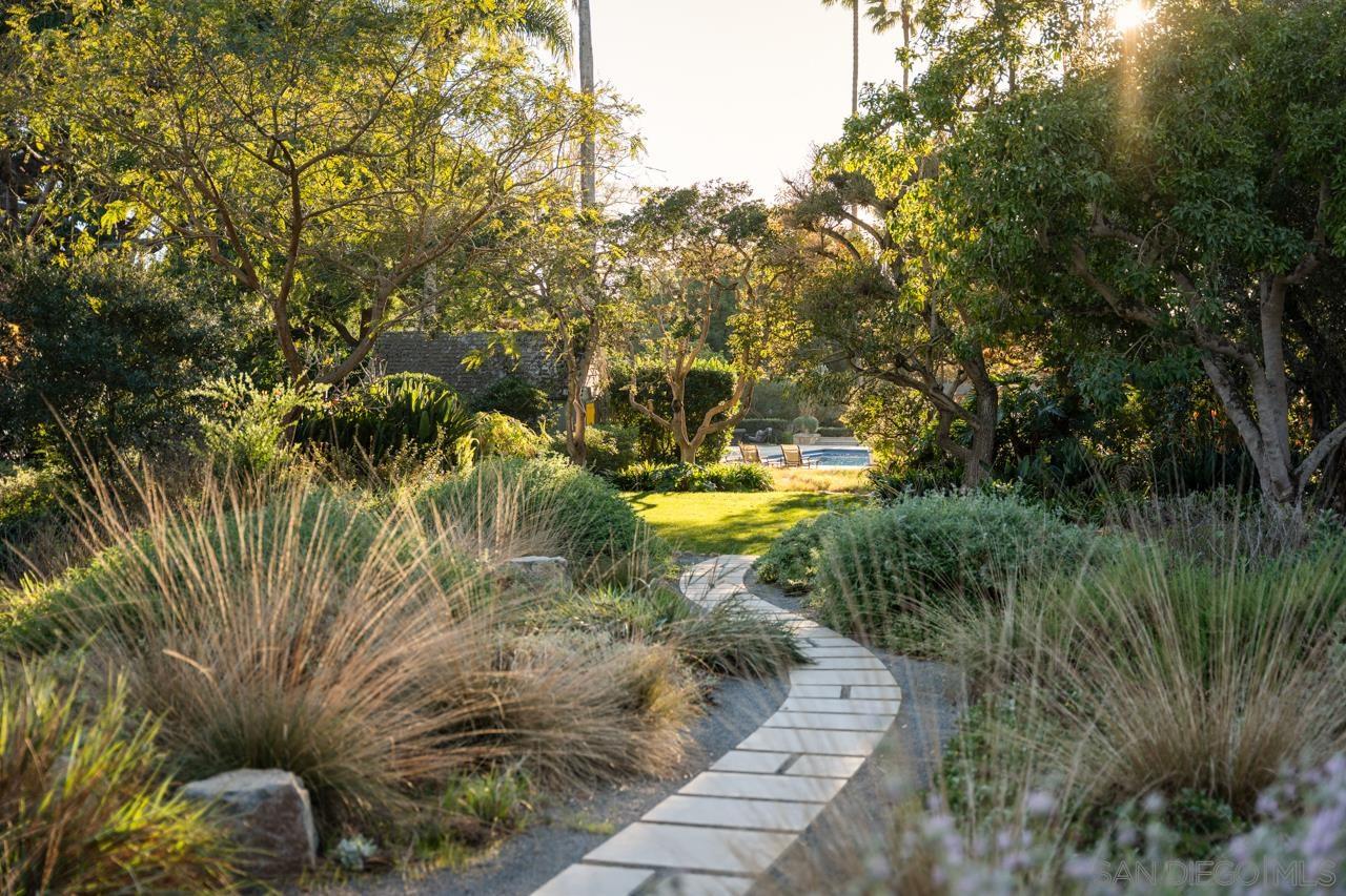 Detail Gallery Image 14 of 75 For 1205  Muirlands Dr, La Jolla,  CA 92037 - 8 Beds | 9/4 Baths