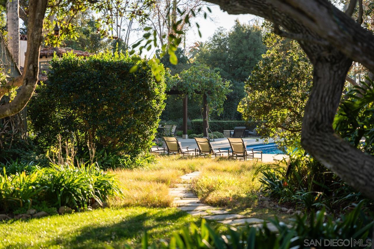 Detail Gallery Image 15 of 75 For 1205  Muirlands Dr, La Jolla,  CA 92037 - 8 Beds | 9/4 Baths