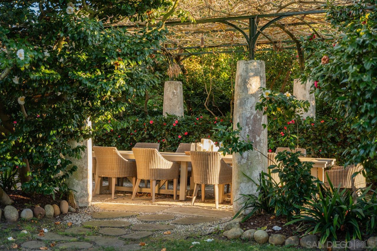 Detail Gallery Image 18 of 75 For 1205  Muirlands Dr, La Jolla,  CA 92037 - 8 Beds | 9/4 Baths