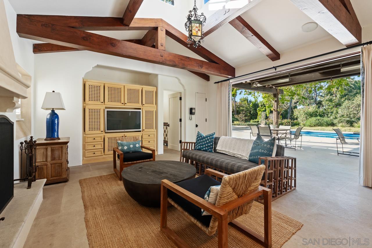 Detail Gallery Image 25 of 75 For 1205  Muirlands Dr, La Jolla,  CA 92037 - 8 Beds | 9/4 Baths