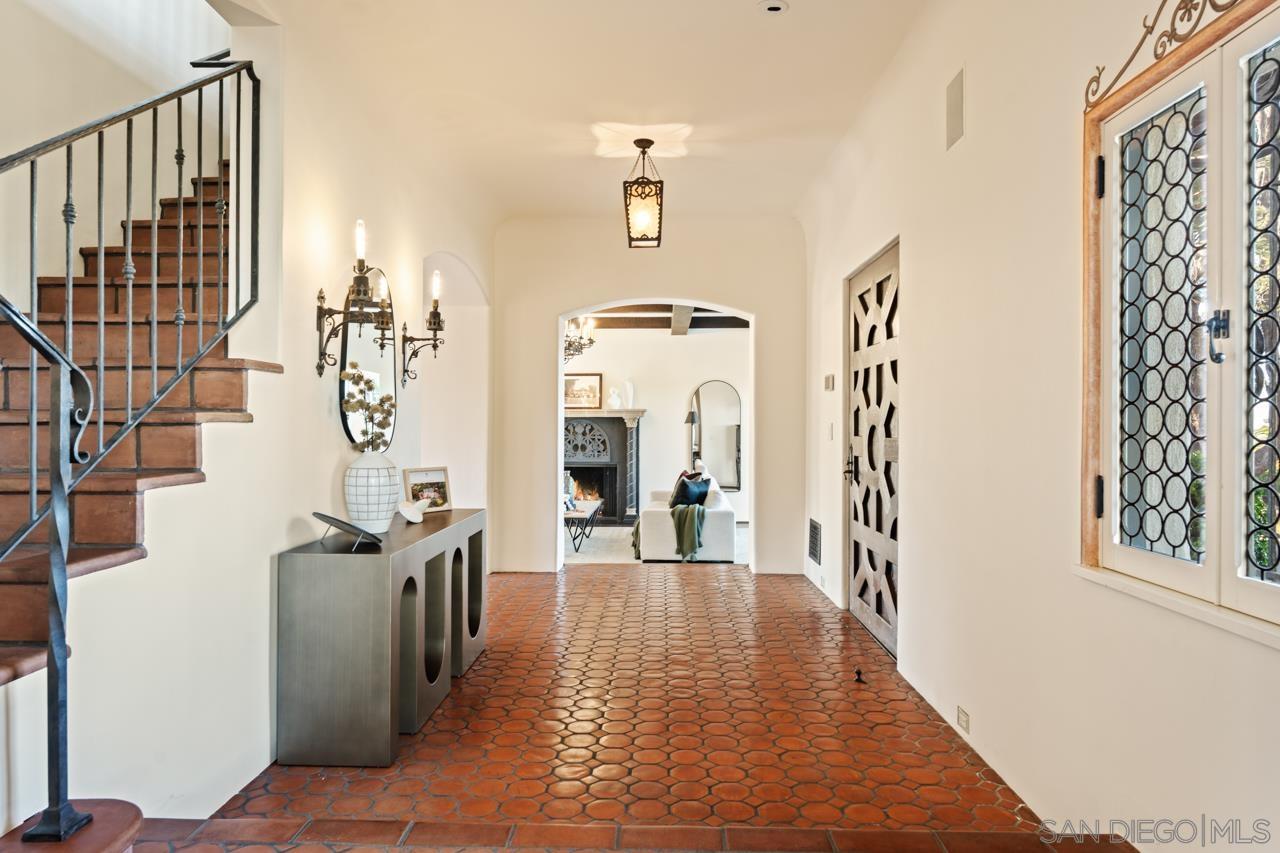 Detail Gallery Image 28 of 75 For 1205  Muirlands Dr, La Jolla,  CA 92037 - 8 Beds | 9/4 Baths