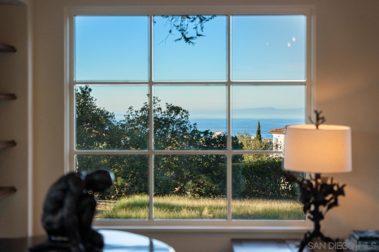 Detail Gallery Image 31 of 75 For 1205  Muirlands Dr, La Jolla,  CA 92037 - 8 Beds | 9/4 Baths