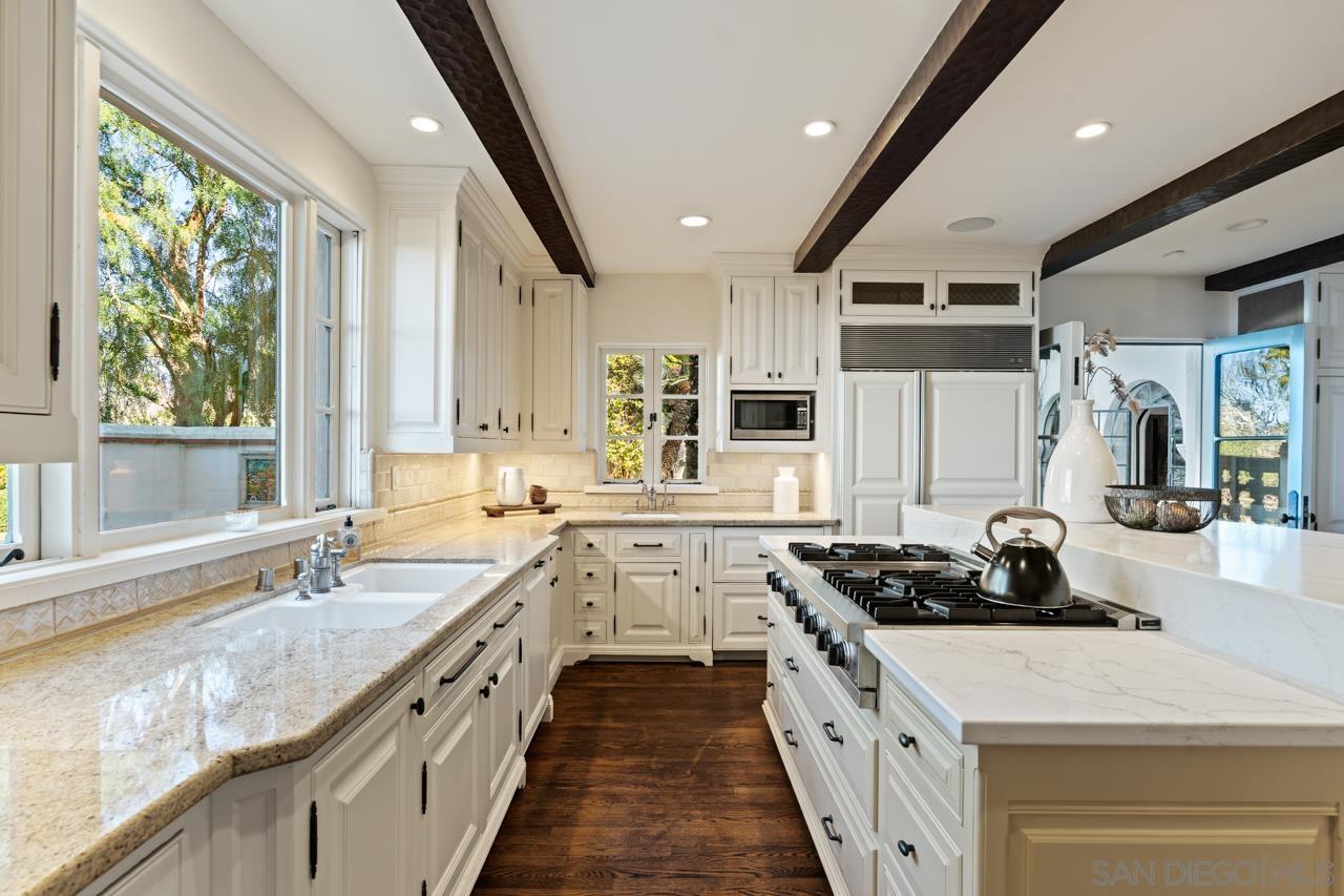 Detail Gallery Image 38 of 75 For 1205  Muirlands Dr, La Jolla,  CA 92037 - 8 Beds | 9/4 Baths