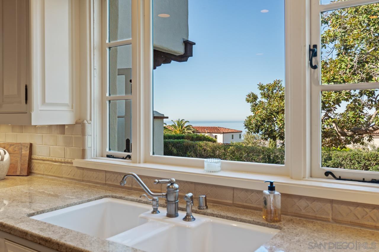 Detail Gallery Image 40 of 75 For 1205  Muirlands Dr, La Jolla,  CA 92037 - 8 Beds | 9/4 Baths