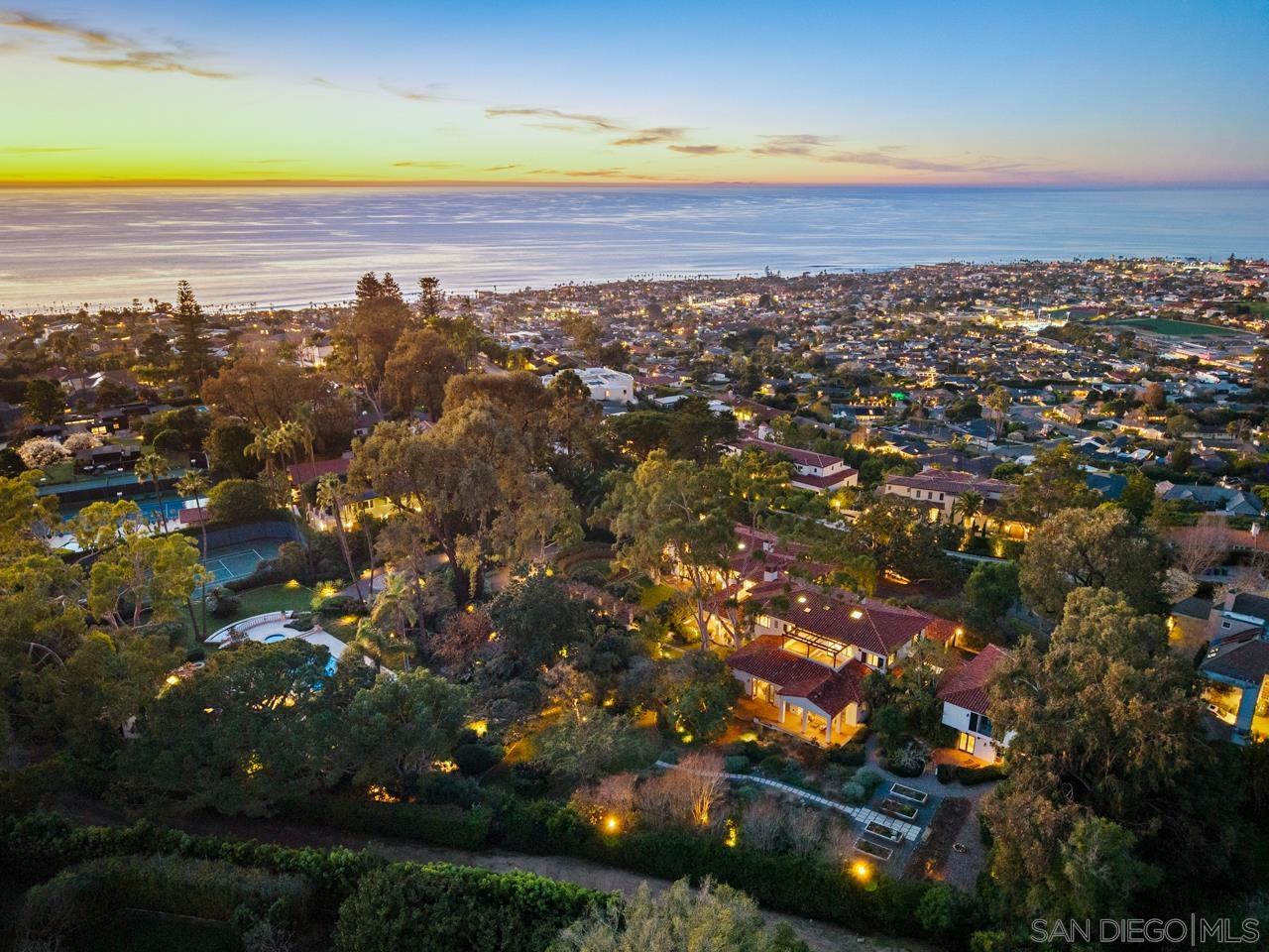 Detail Gallery Image 5 of 75 For 1205  Muirlands Dr, La Jolla,  CA 92037 - 8 Beds | 9/4 Baths