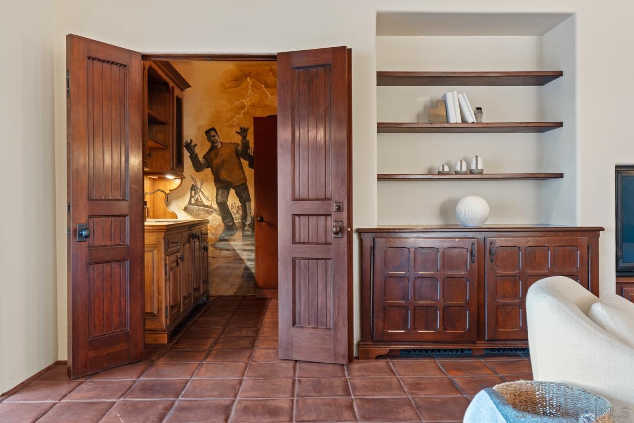 Detail Gallery Image 46 of 75 For 1205  Muirlands Dr, La Jolla,  CA 92037 - 8 Beds | 9/4 Baths