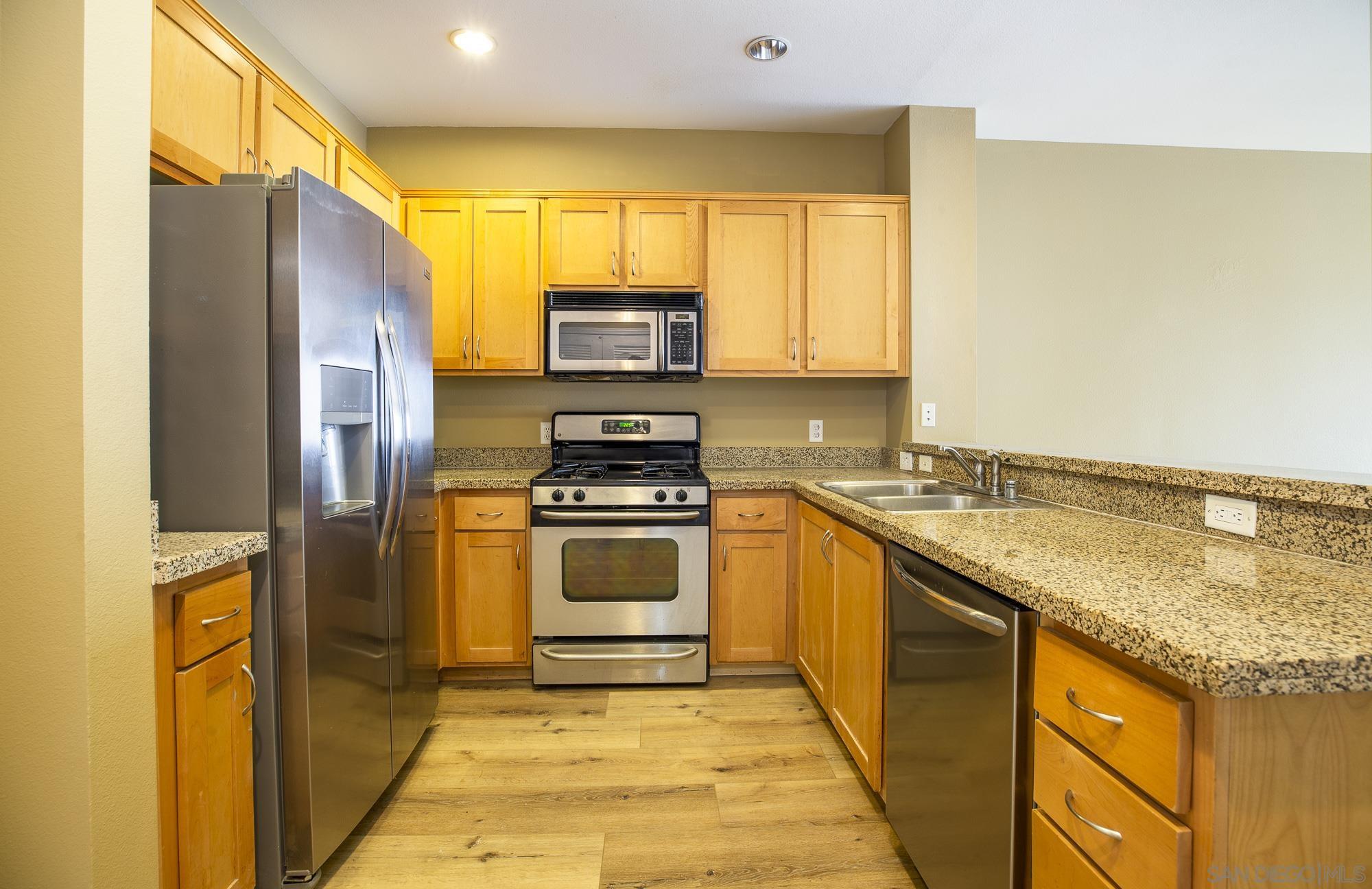 Detail Gallery Image 2 of 32 For 450  J St.  6141, San Diego,  CA 92101 - 2 Beds | 2 Baths