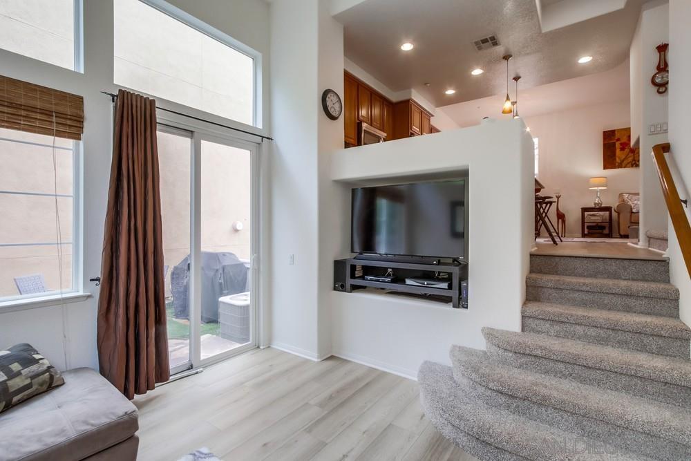 Detail Gallery Image 3 of 51 For 2856  Villas Way, San Diego,  CA 92108 - 2 Beds | 2/1 Baths