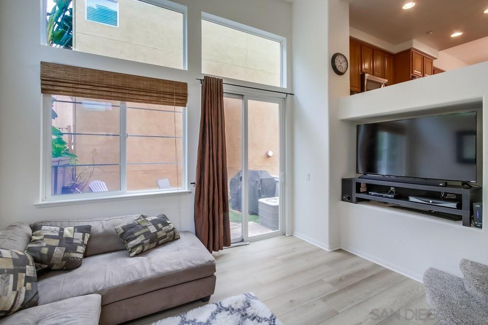 Detail Gallery Image 4 of 51 For 2856  Villas Way, San Diego,  CA 92108 - 2 Beds | 2/1 Baths