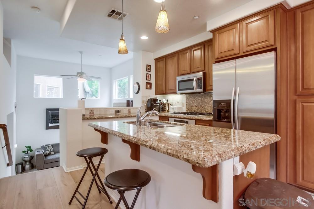 Detail Gallery Image 7 of 51 For 2856  Villas Way, San Diego,  CA 92108 - 2 Beds | 2/1 Baths