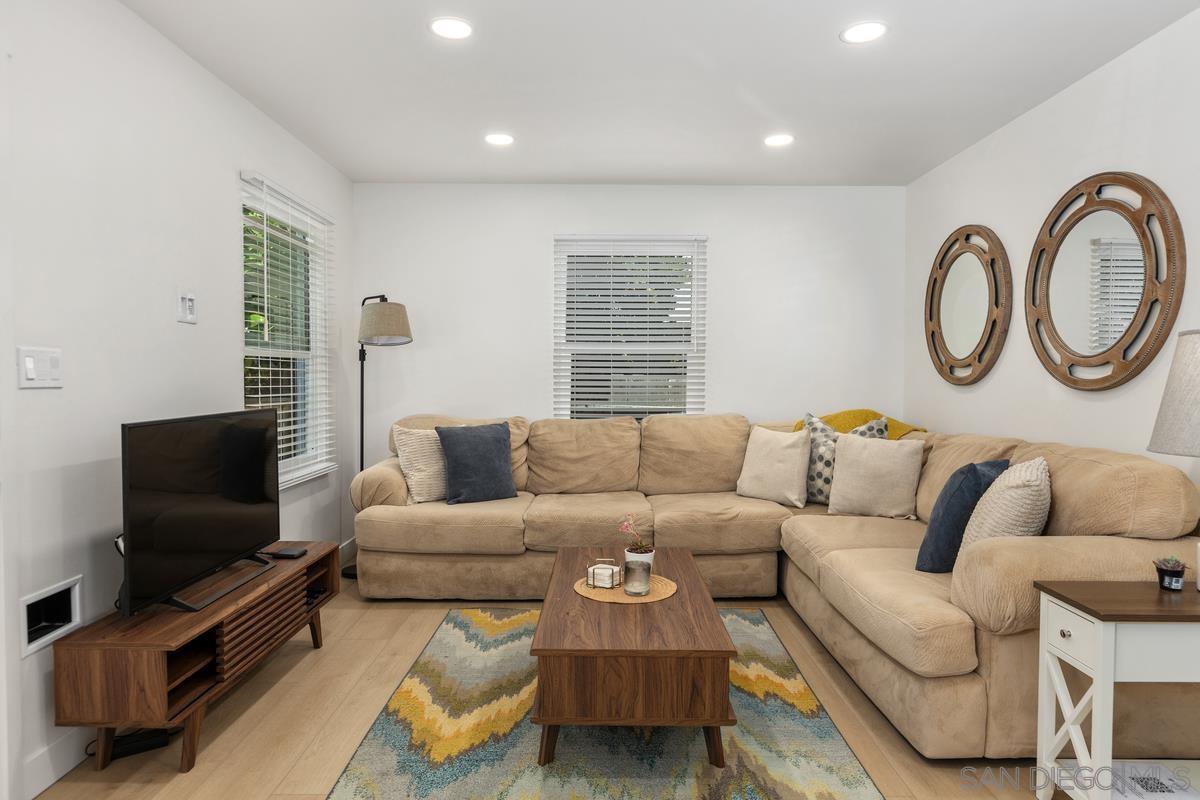 Detail Gallery Image 3 of 17 For 1743  Reed, San Diego,  CA 92109 - 2 Beds | 2 Baths