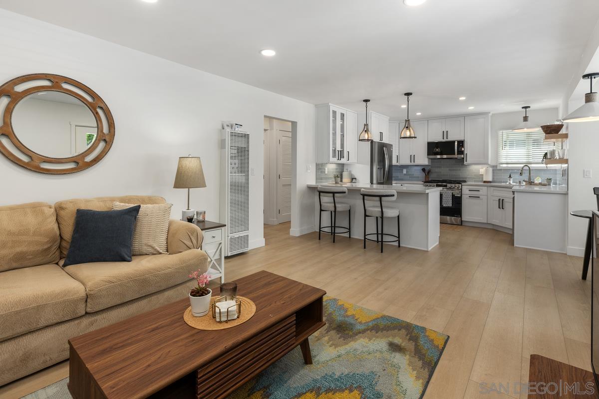 Detail Gallery Image 5 of 17 For 1743  Reed, San Diego,  CA 92109 - 2 Beds | 2 Baths