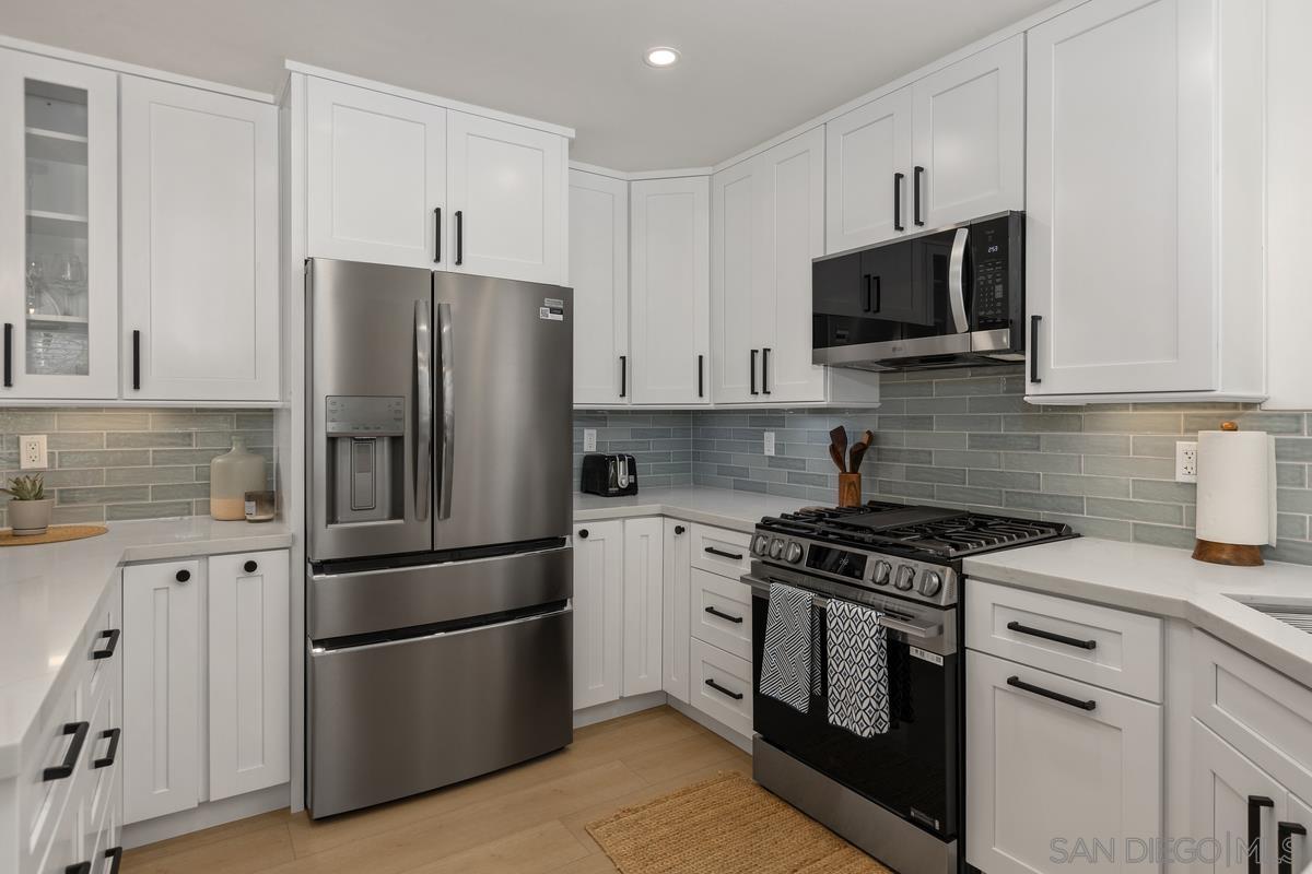 Detail Gallery Image 9 of 17 For 1743  Reed, San Diego,  CA 92109 - 2 Beds | 2 Baths