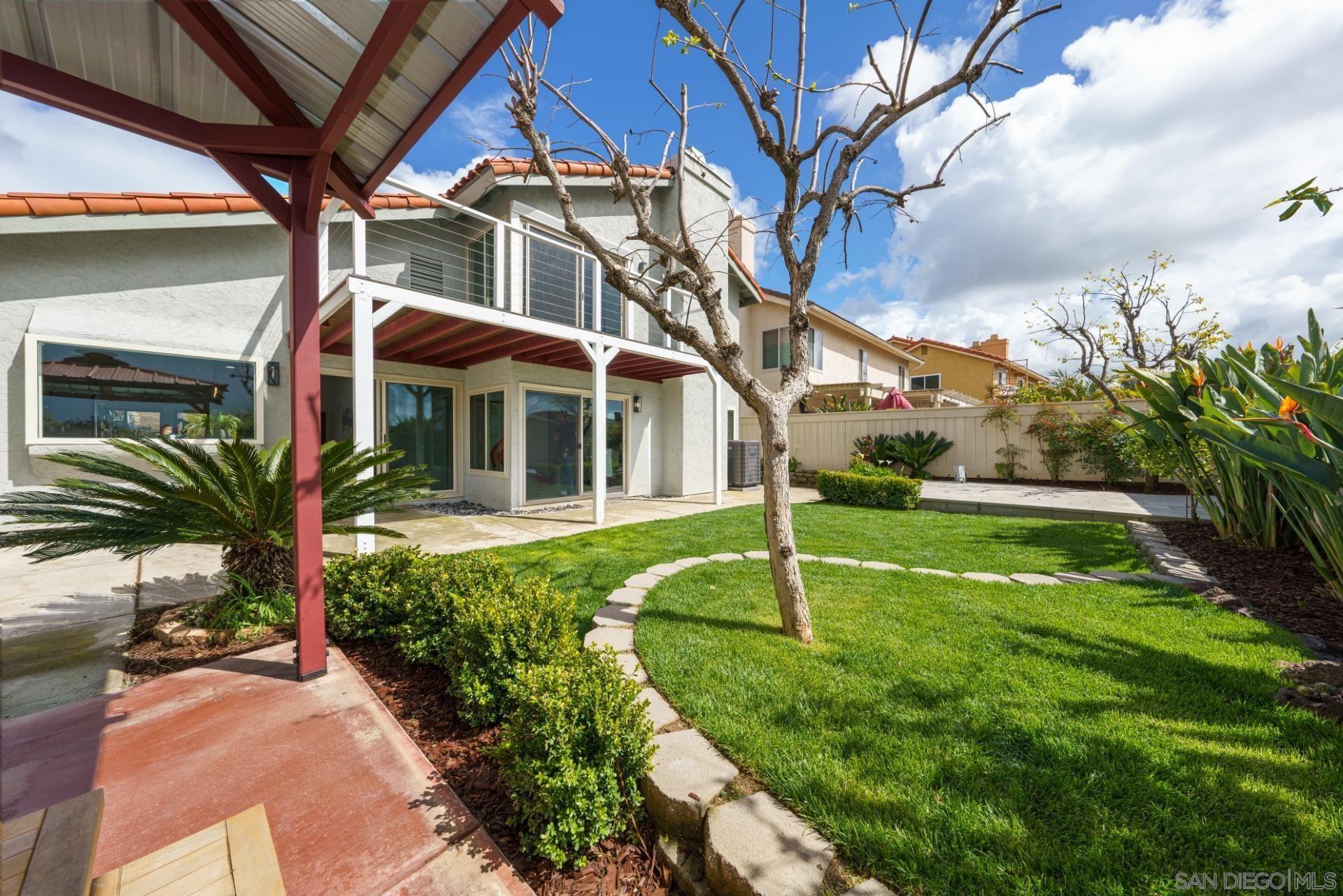 Detail Gallery Image 5 of 10 For 13472  Salmon River Rd, San Diego,  CA 92129 - 3 Beds | 2/1 Baths