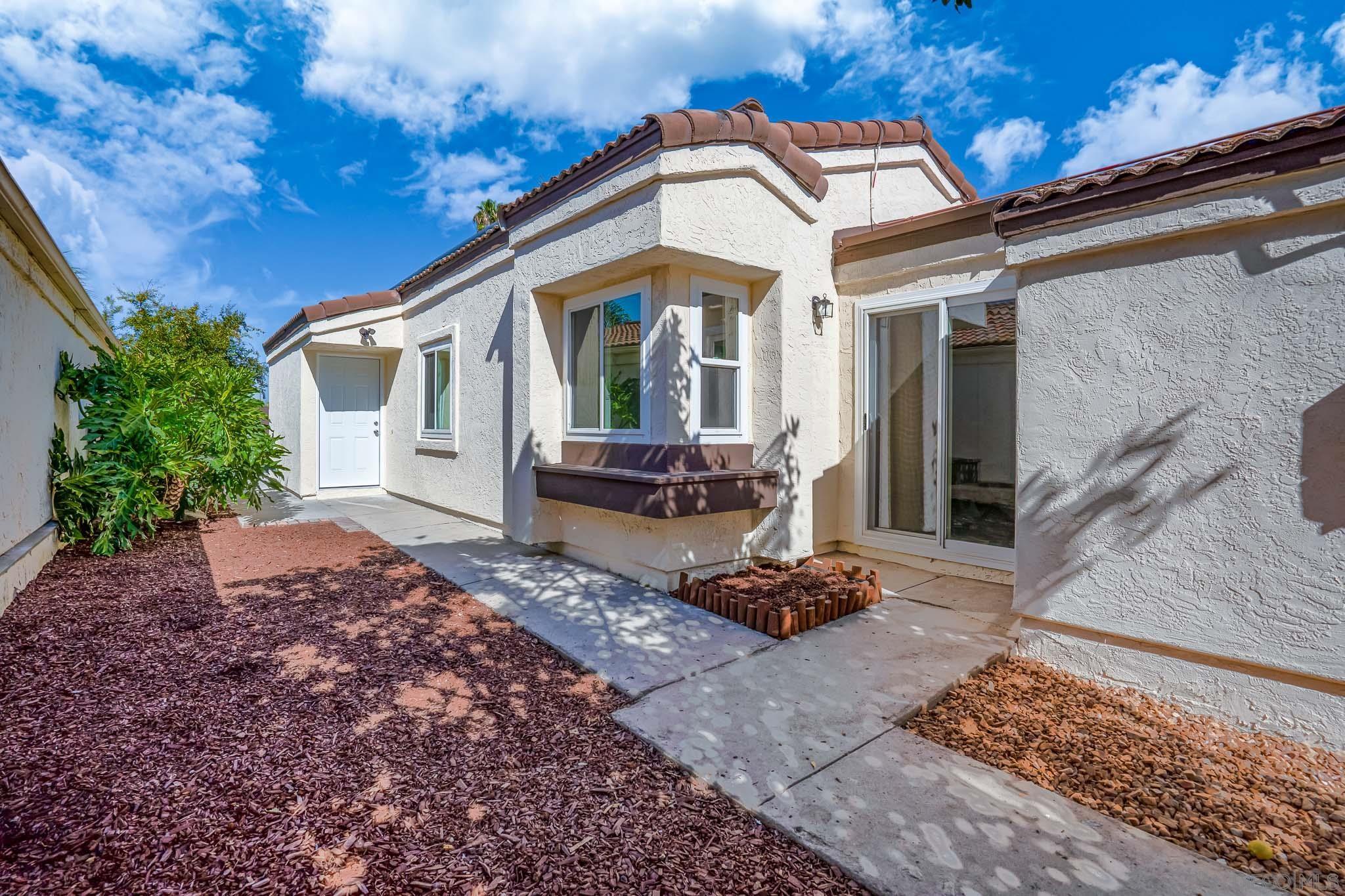 Detail Gallery Image 2 of 38 For 956 S 45th St, San Diego,  CA 92113 - 3 Beds | 2 Baths