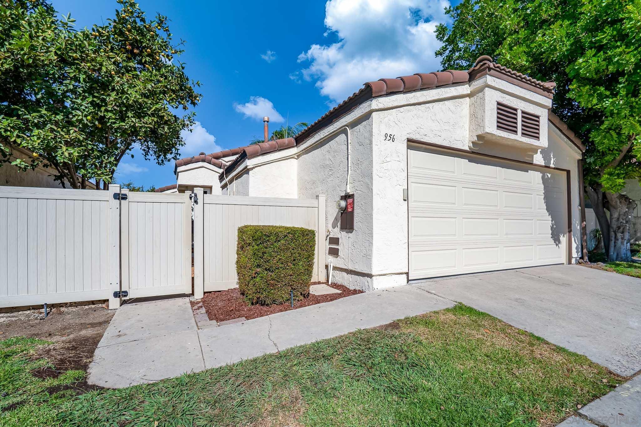 Detail Gallery Image 4 of 38 For 956 S 45th St, San Diego,  CA 92113 - 3 Beds | 2 Baths