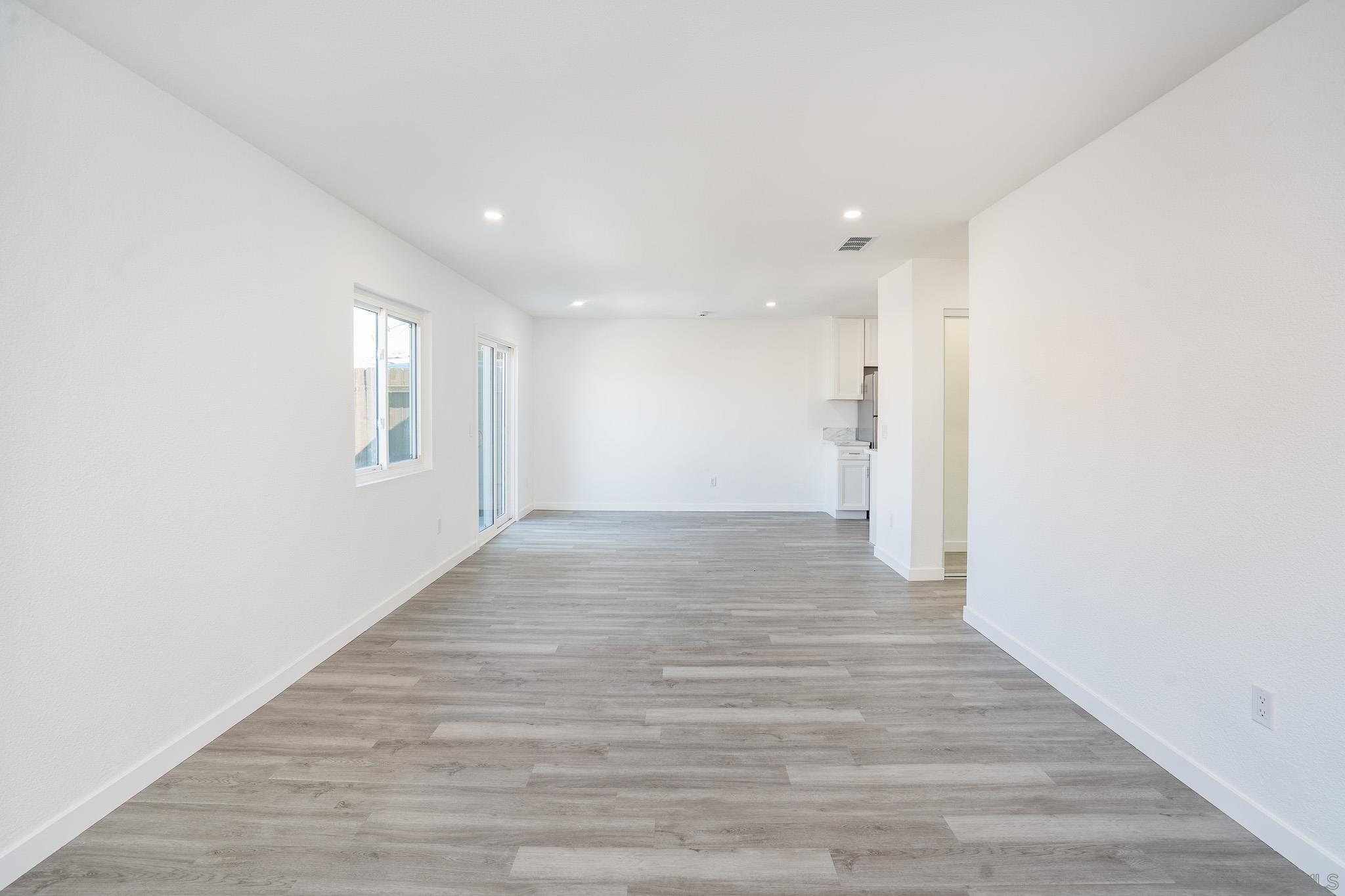 Detail Gallery Image 8 of 38 For 956 S 45th St, San Diego,  CA 92113 - 3 Beds | 2 Baths