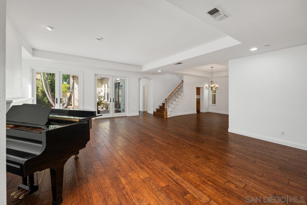 Detail Gallery Image 2 of 33 For 14694  via Monteverde, San Diego,  CA 92127 - 4 Beds | 3/1 Baths