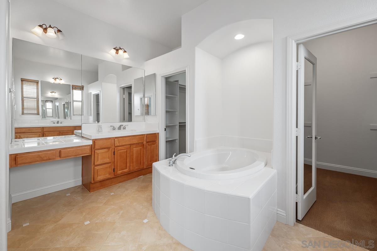 Detail Gallery Image 13 of 33 For 14694  via Monteverde, San Diego,  CA 92127 - 4 Beds | 3/1 Baths