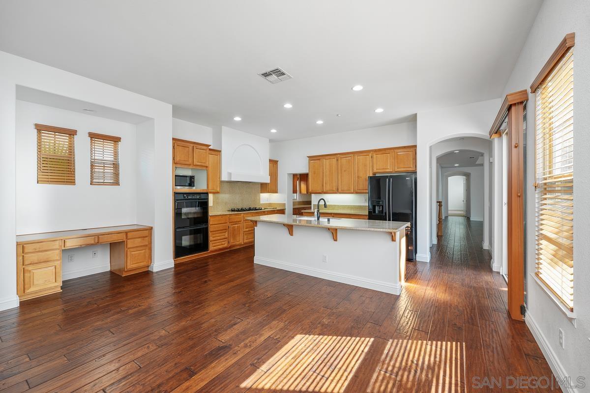 Detail Gallery Image 5 of 33 For 14694  via Monteverde, San Diego,  CA 92127 - 4 Beds | 3/1 Baths