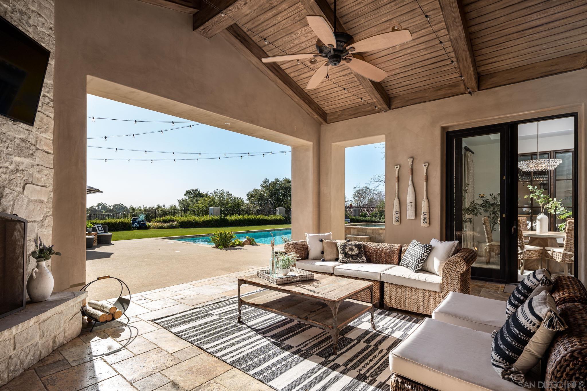 Detail Gallery Image 11 of 35 For 8145  Run of the Knolls, San Diego,  CA 92127 - 5 Beds | 5/1 Baths