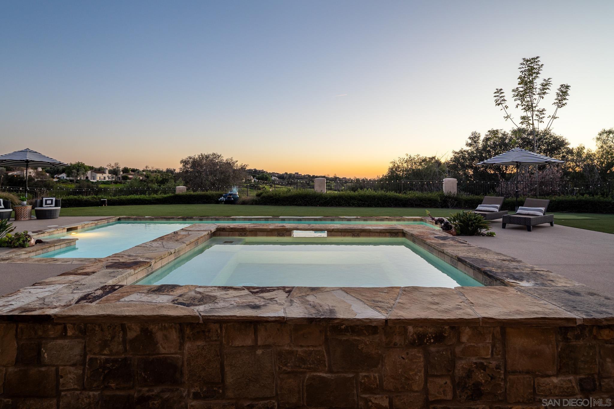 Detail Gallery Image 12 of 35 For 8145  Run of the Knolls, San Diego,  CA 92127 - 5 Beds | 5/1 Baths