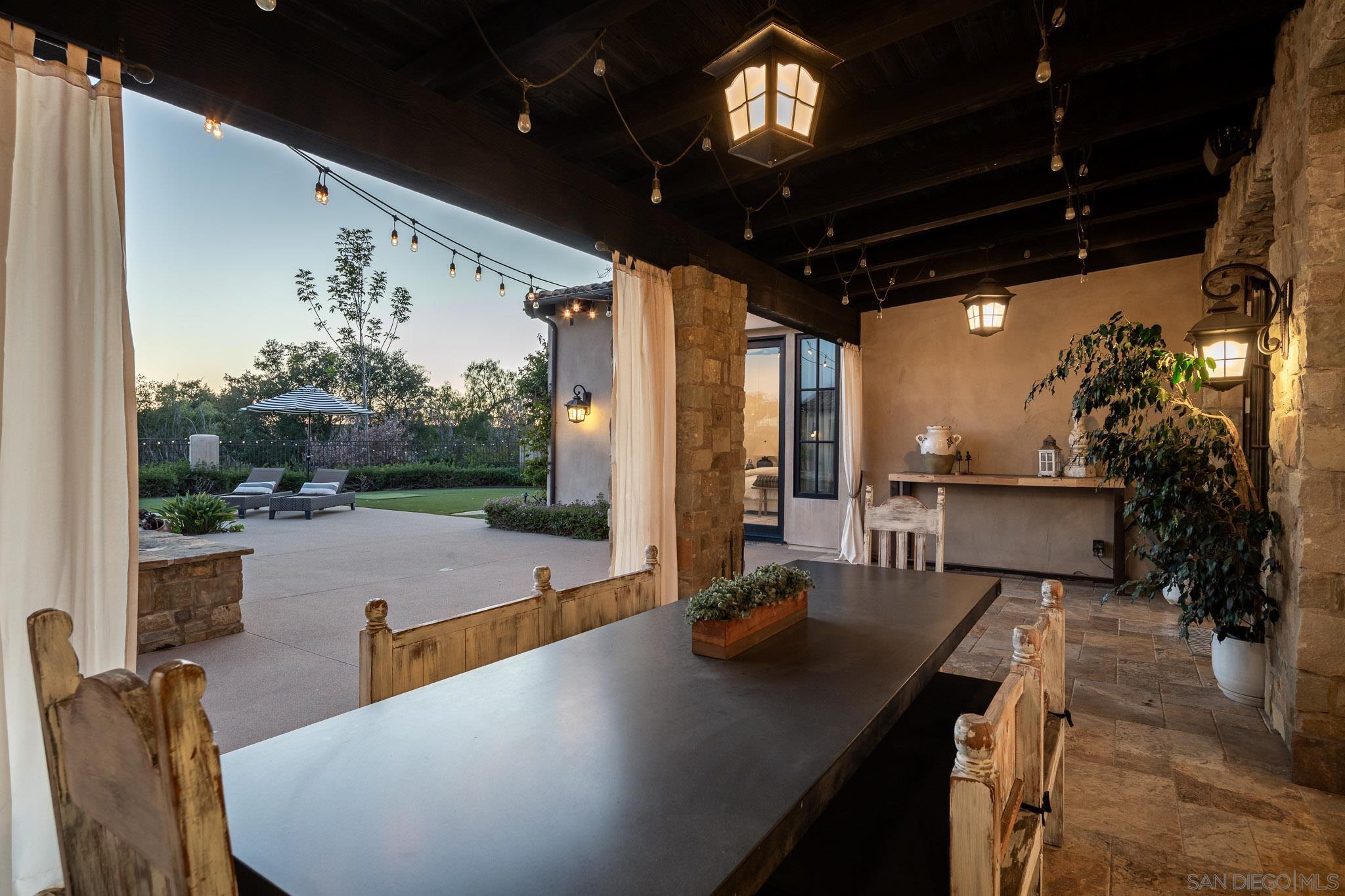 Detail Gallery Image 13 of 35 For 8145  Run of the Knolls, San Diego,  CA 92127 - 5 Beds | 5/1 Baths