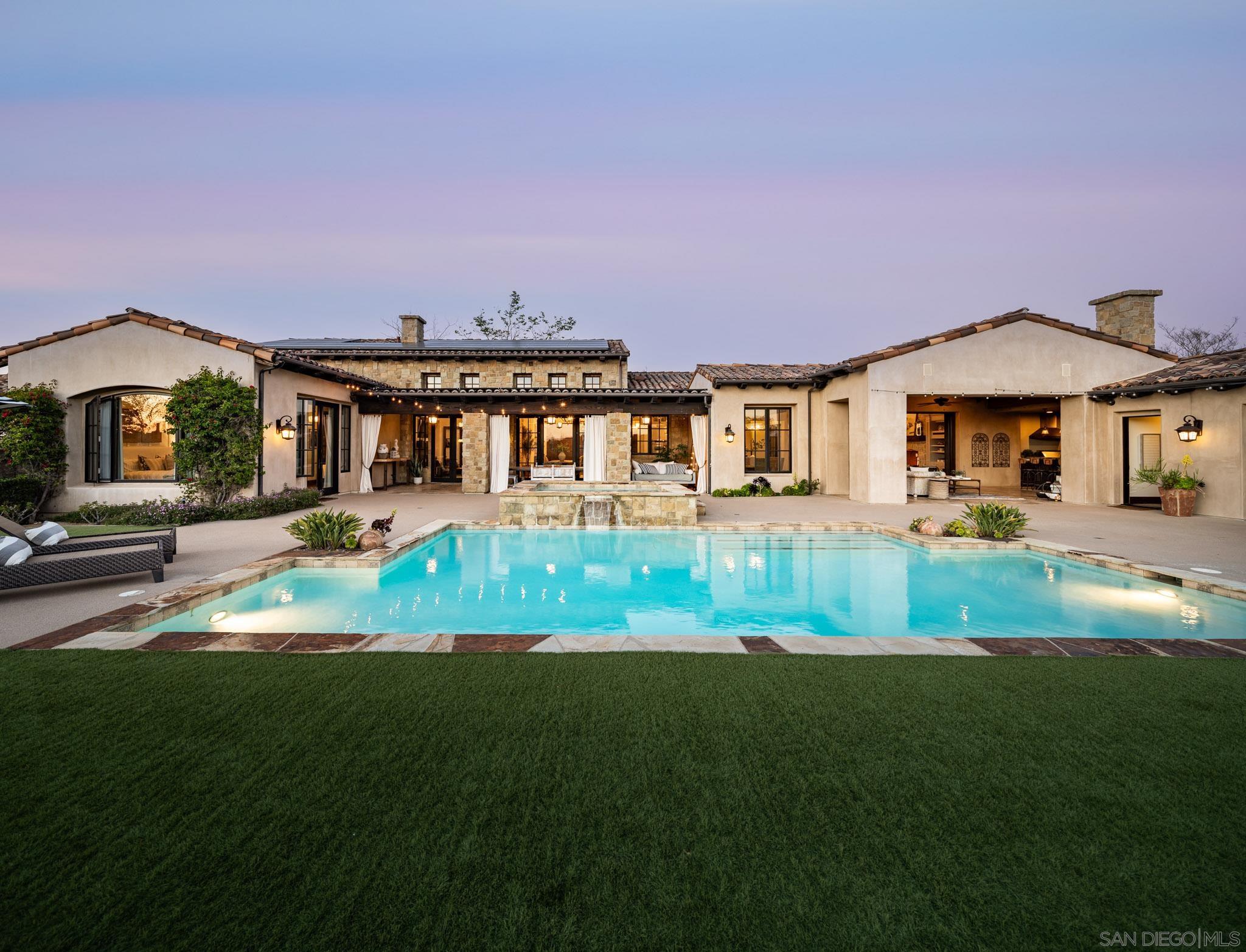 Detail Gallery Image 15 of 35 For 8145  Run of the Knolls, San Diego,  CA 92127 - 5 Beds | 5/1 Baths