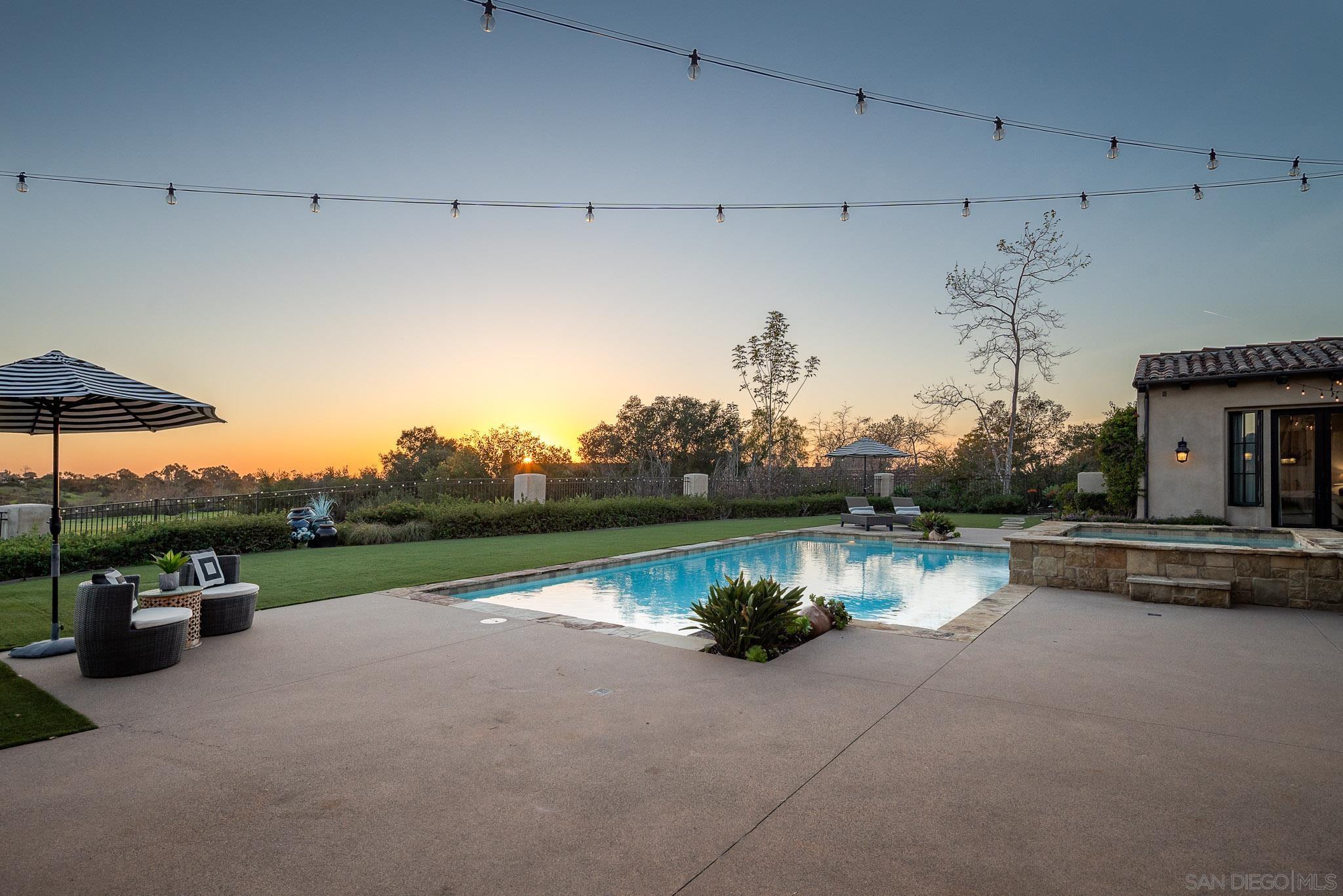 Detail Gallery Image 16 of 35 For 8145  Run of the Knolls, San Diego,  CA 92127 - 5 Beds | 5/1 Baths