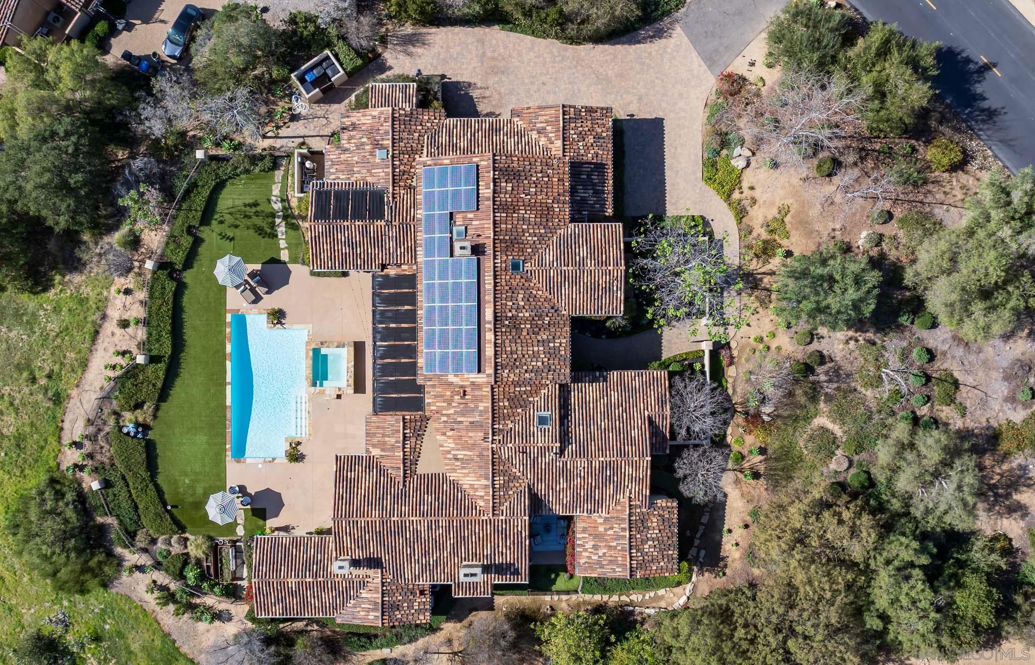 Detail Gallery Image 18 of 35 For 8145  Run of the Knolls, San Diego,  CA 92127 - 5 Beds | 5/1 Baths