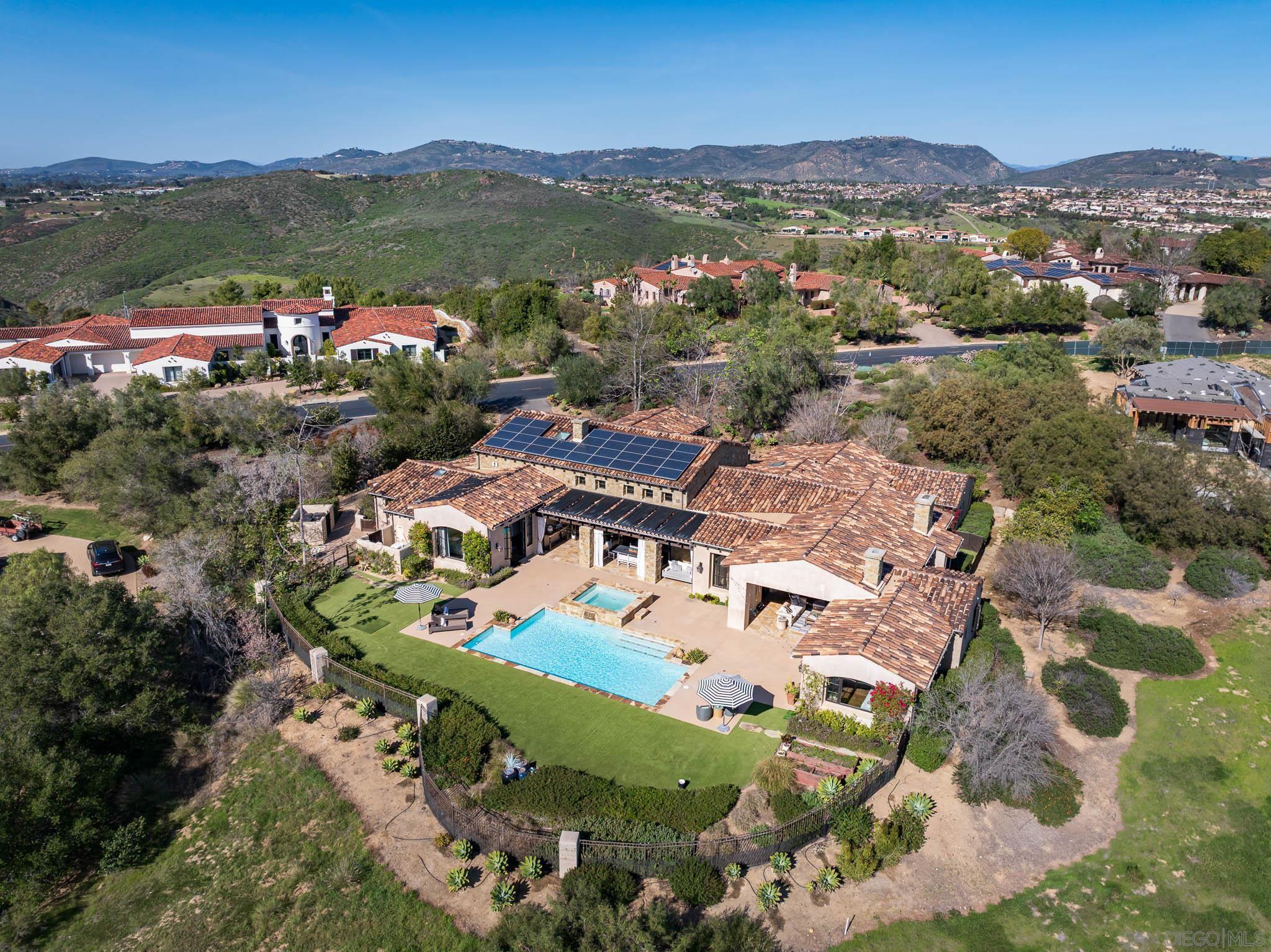 Detail Gallery Image 21 of 35 For 8145  Run of the Knolls, San Diego,  CA 92127 - 5 Beds | 5/1 Baths