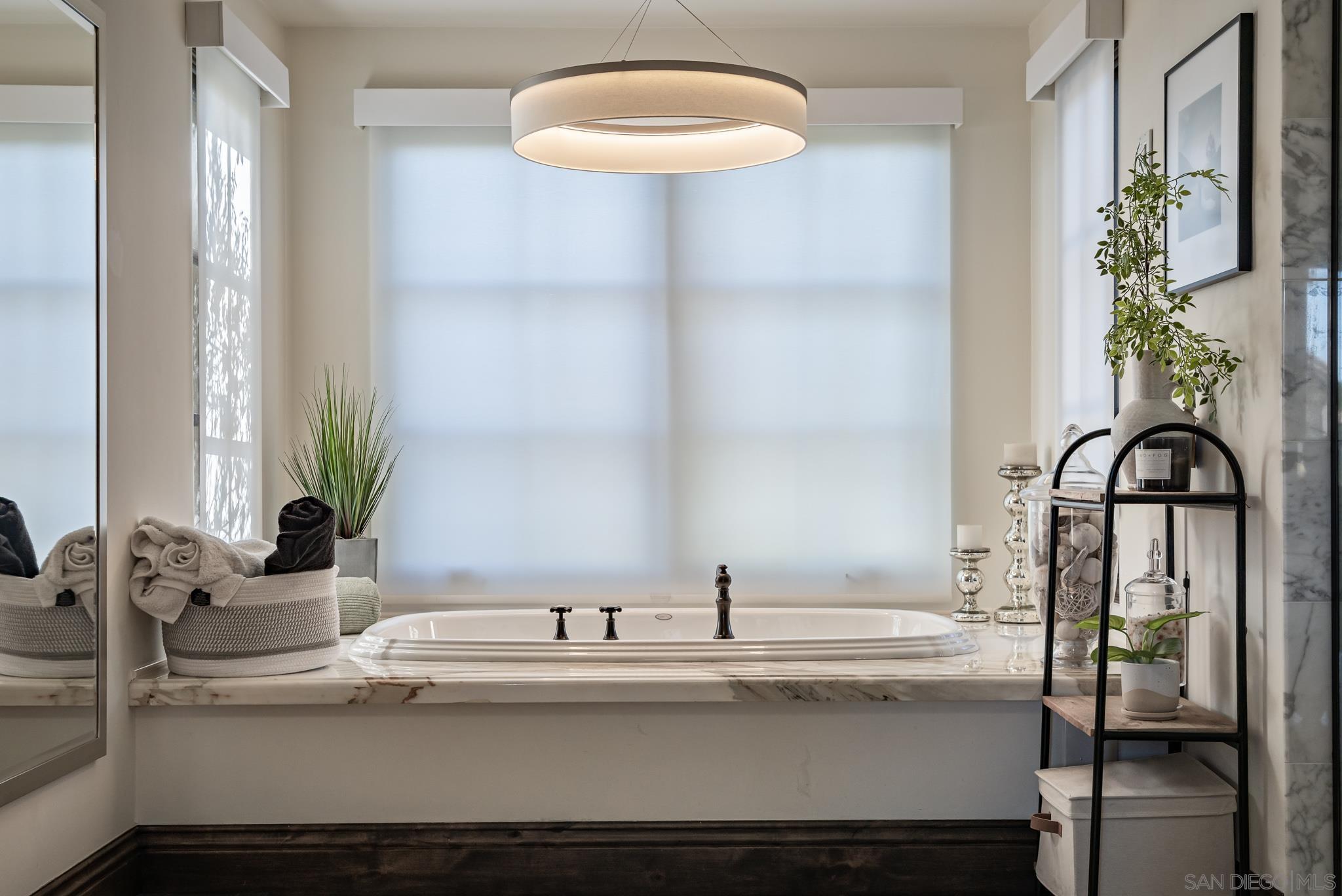 Detail Gallery Image 27 of 35 For 8145  Run of the Knolls, San Diego,  CA 92127 - 5 Beds | 5/1 Baths