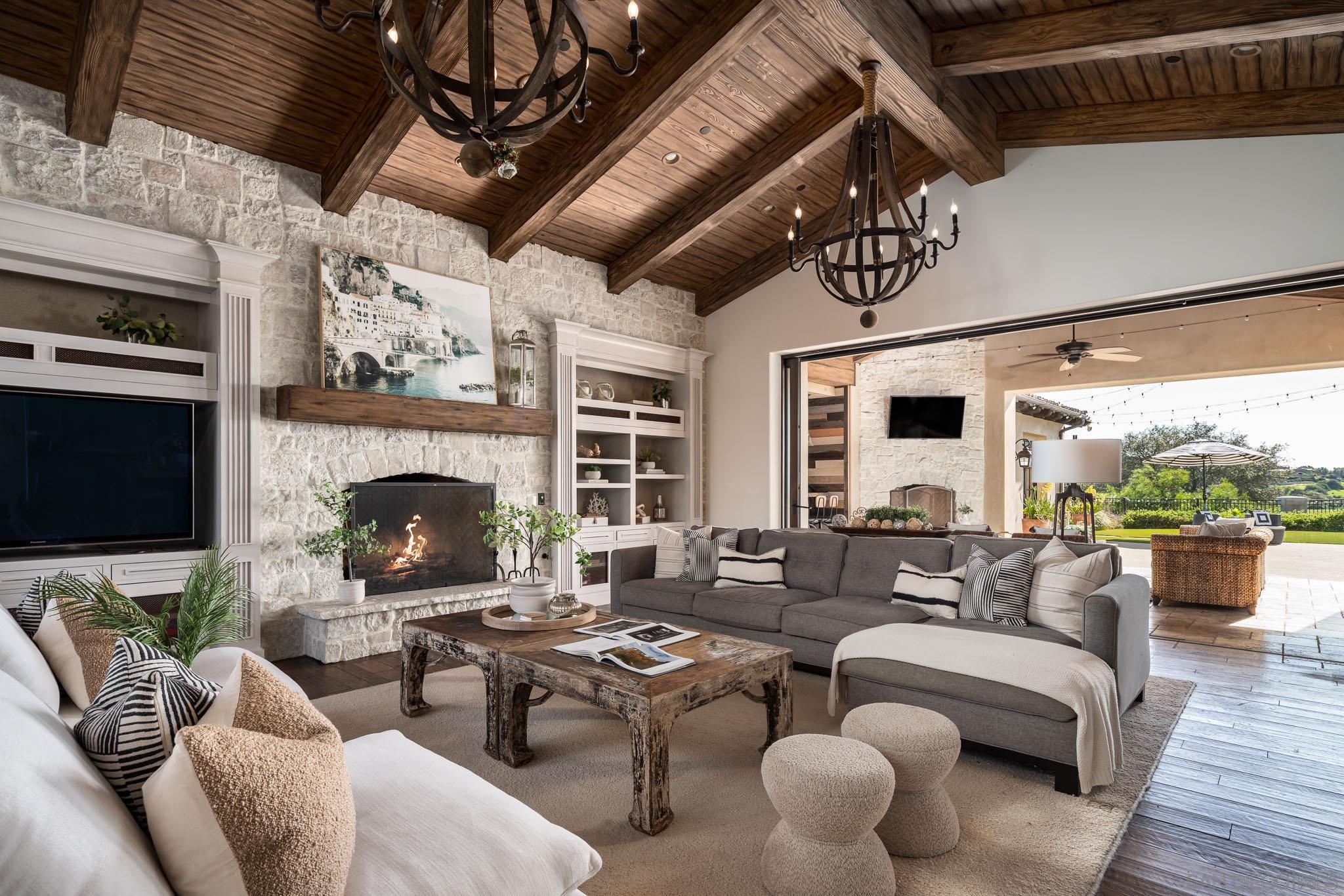 Detail Gallery Image 7 of 35 For 8145  Run of the Knolls, San Diego,  CA 92127 - 5 Beds | 5/1 Baths