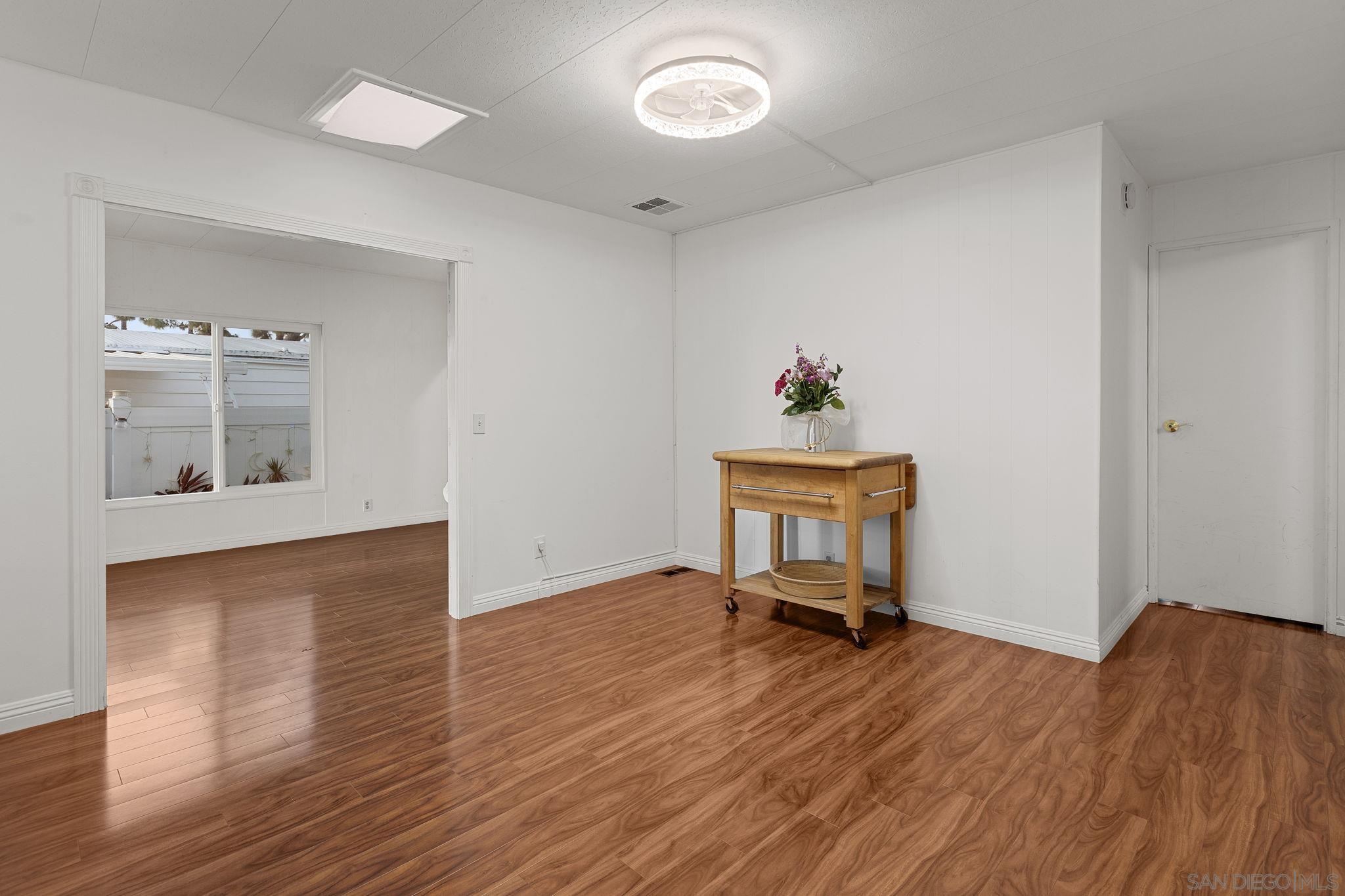 Detail Gallery Image 11 of 45 For 7326  San Bartolo  #220,  Carlsbad,  CA 92011 - 2 Beds | 2 Baths