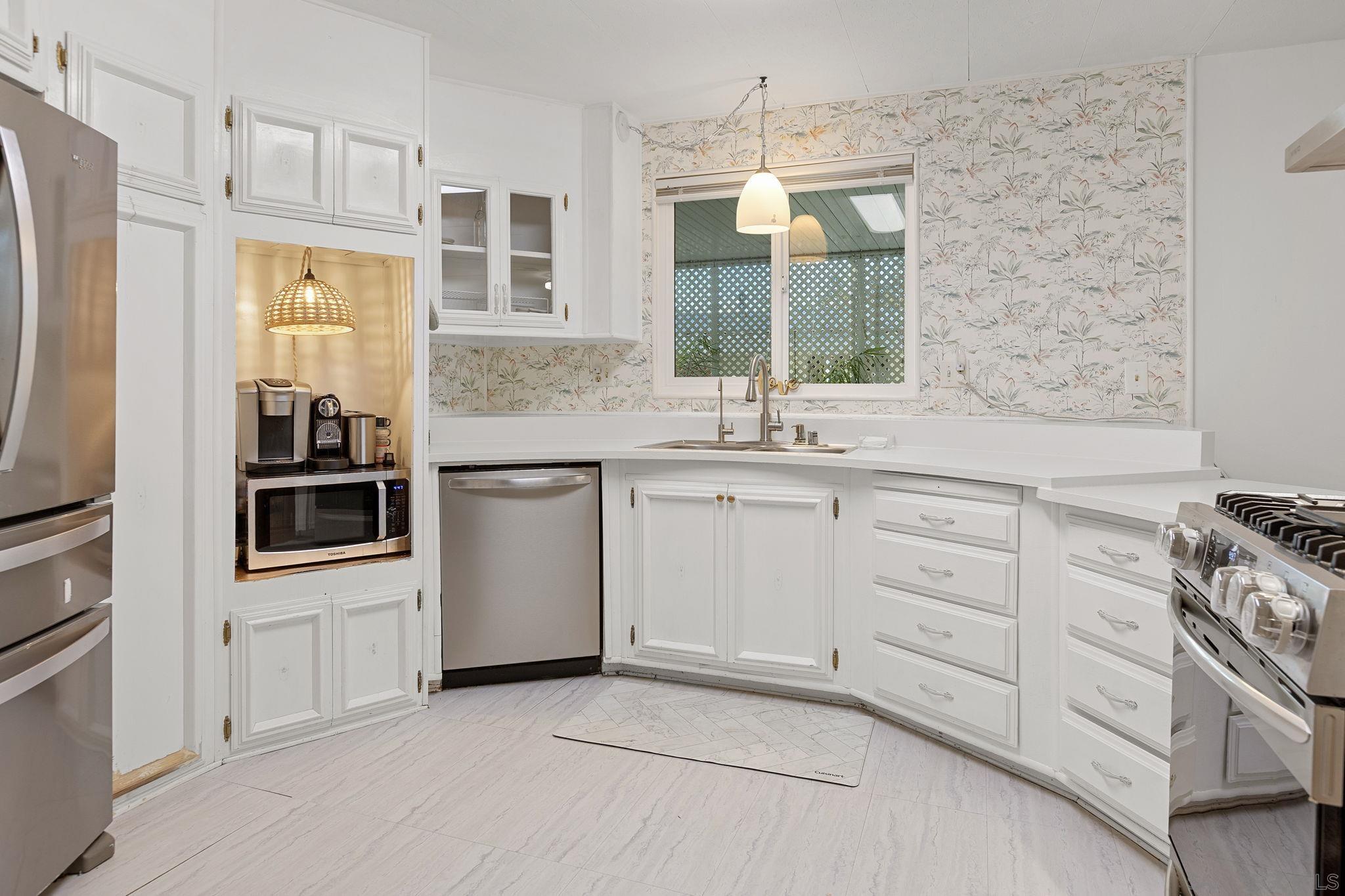 Detail Gallery Image 6 of 45 For 7326  San Bartolo  #220,  Carlsbad,  CA 92011 - 2 Beds | 2 Baths