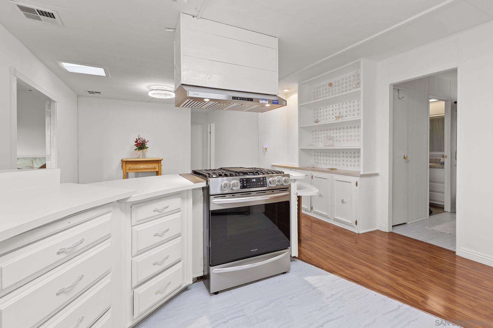 Detail Gallery Image 8 of 45 For 7326  San Bartolo  #220,  Carlsbad,  CA 92011 - 2 Beds | 2 Baths