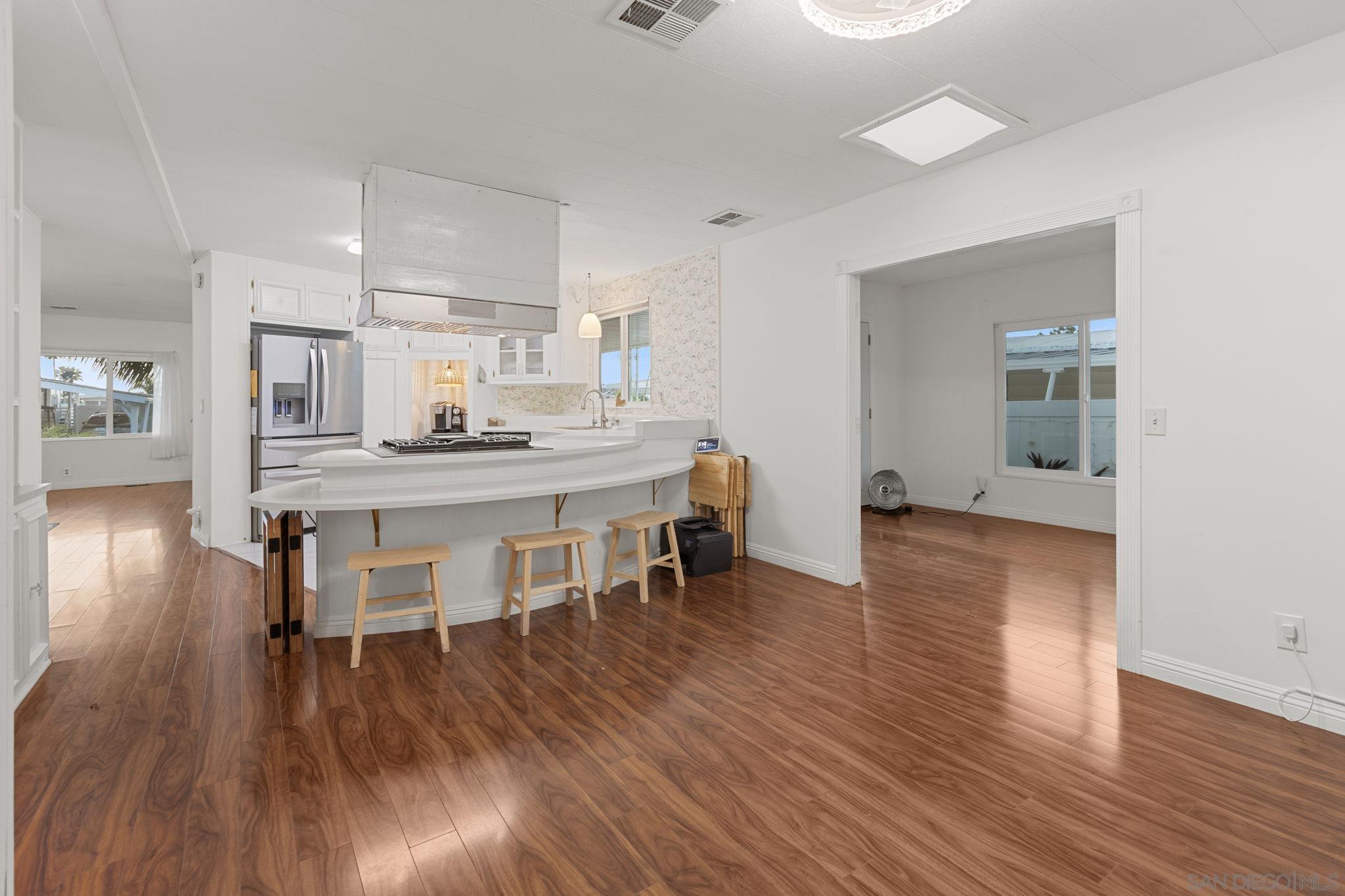 Detail Gallery Image 10 of 45 For 7326  San Bartolo  #220,  Carlsbad,  CA 92011 - 2 Beds | 2 Baths