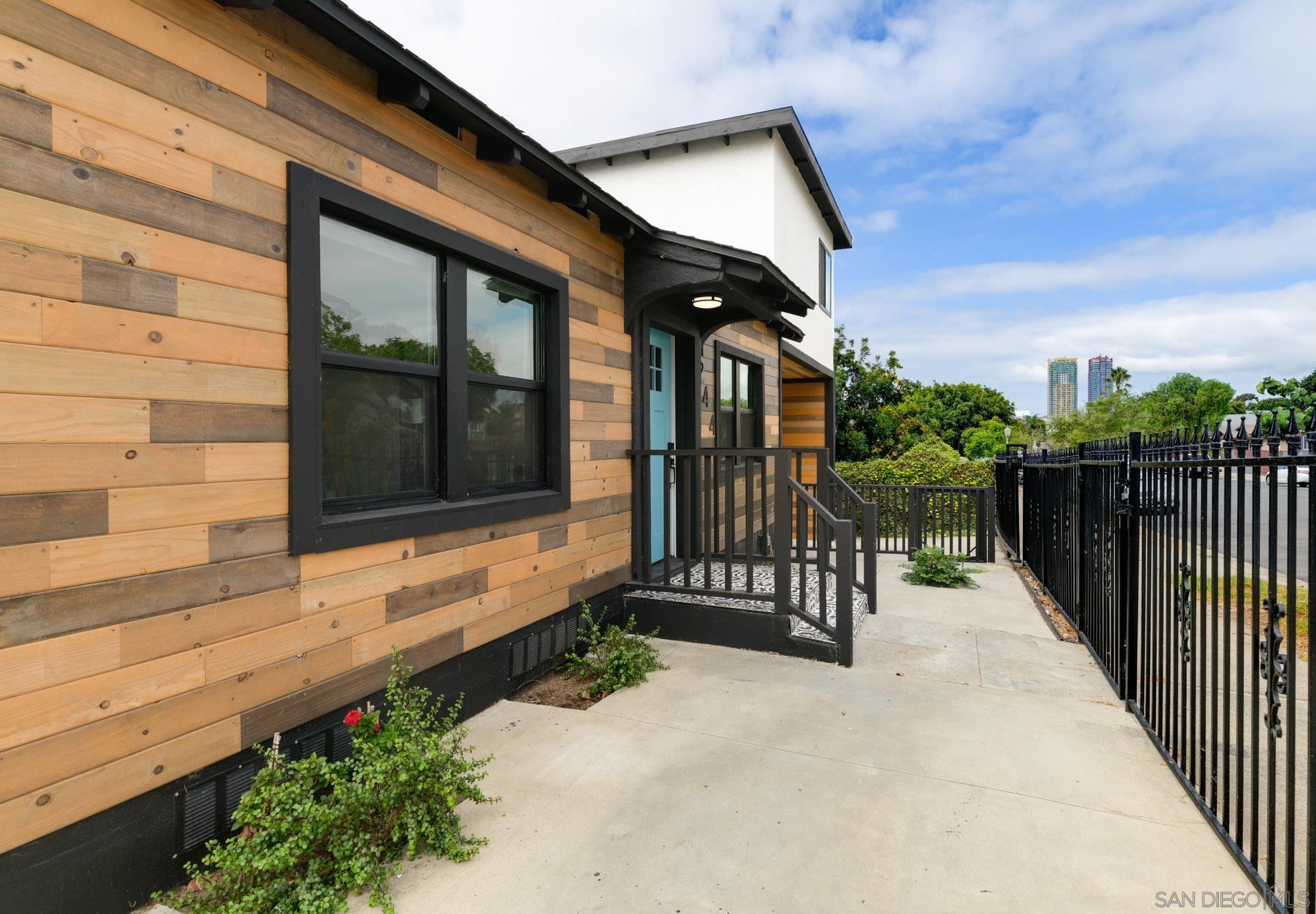 Detail Gallery Image 2 of 28 For 244  26th St, San Diego,  CA 92102 - 2 Beds | 2 Baths