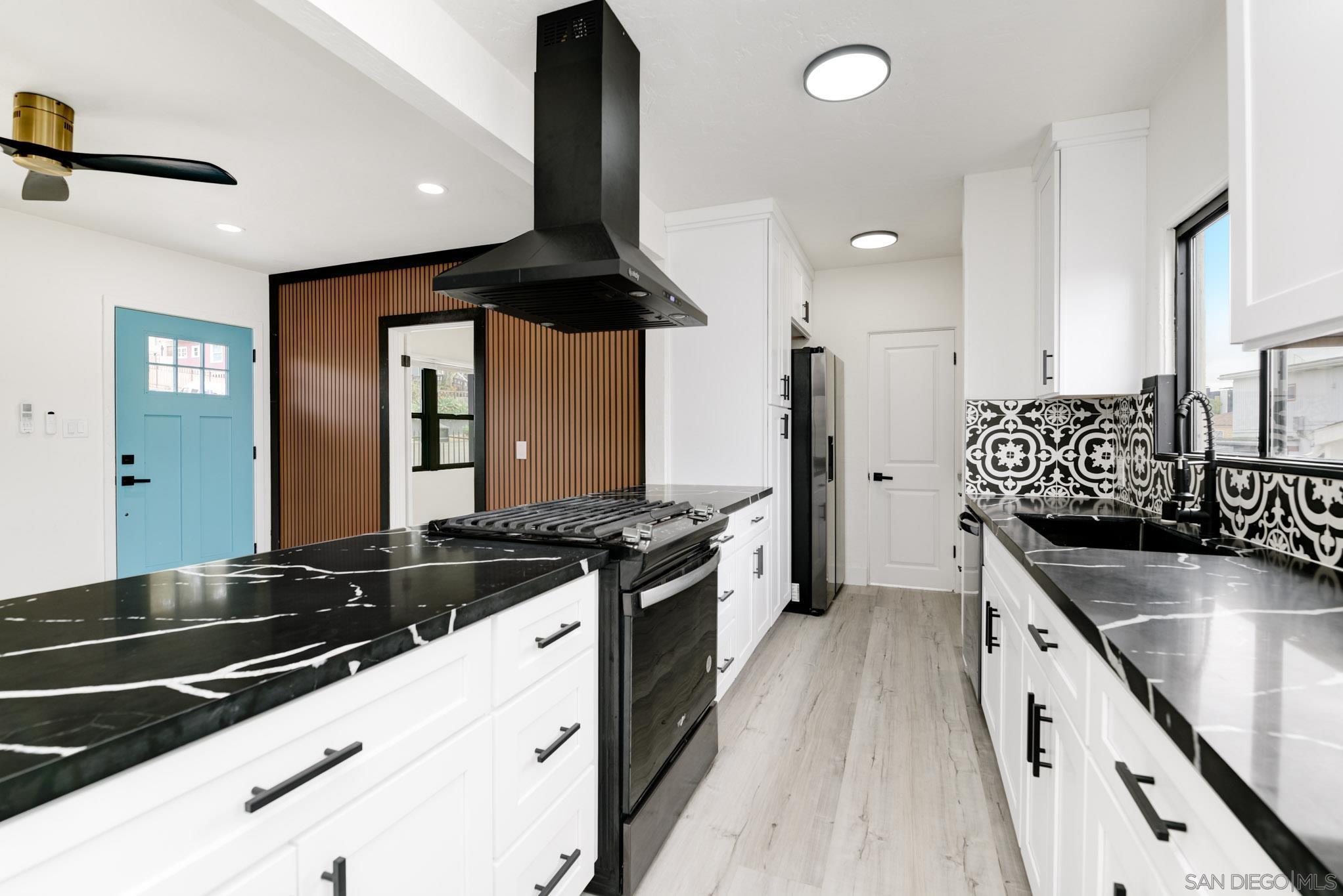 Detail Gallery Image 10 of 28 For 244  26th St, San Diego,  CA 92102 - 2 Beds | 2 Baths